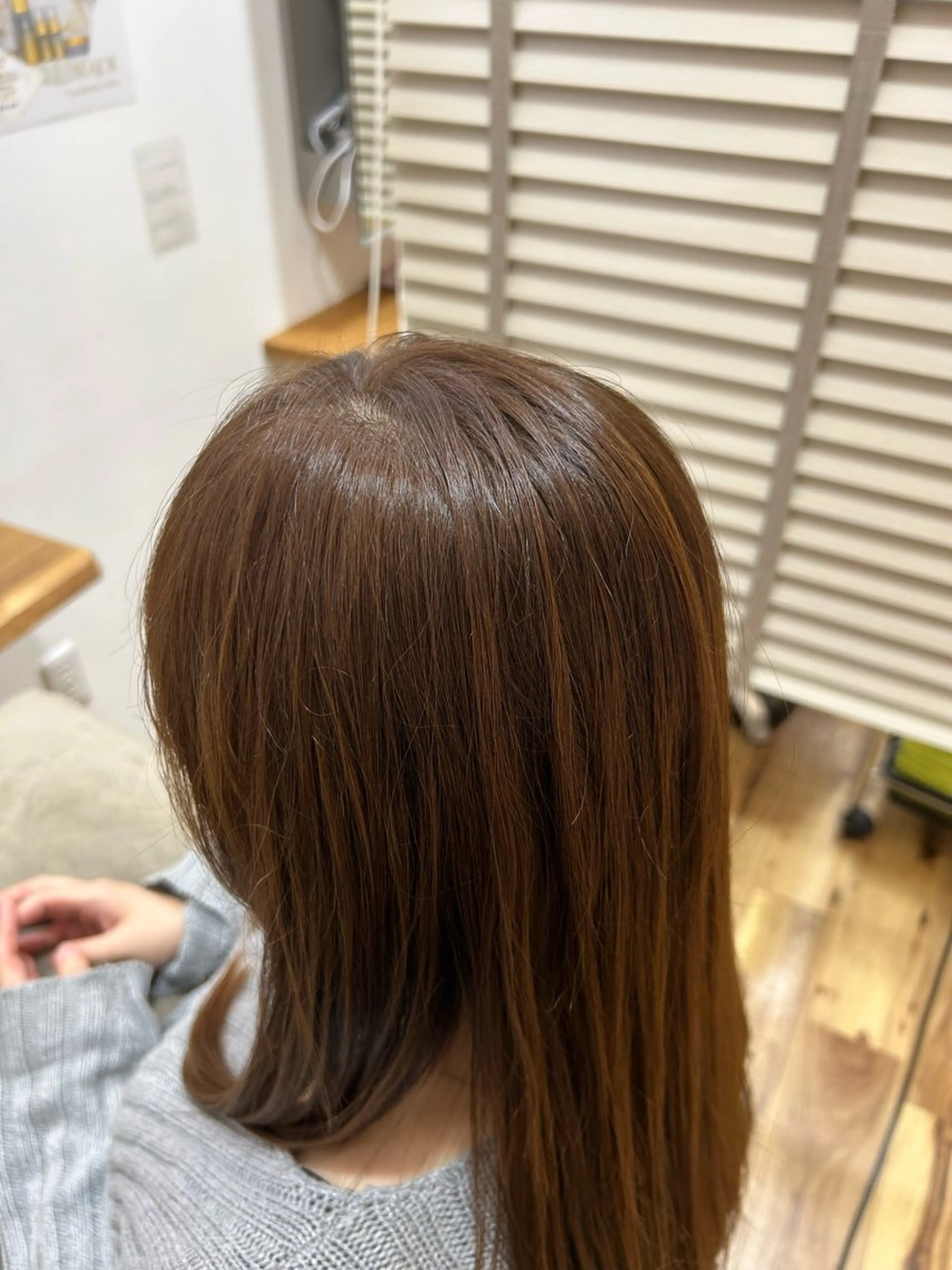 セミロング カラー ベージュカラー 透明感カラー 根石 結菜のヘアスタイル