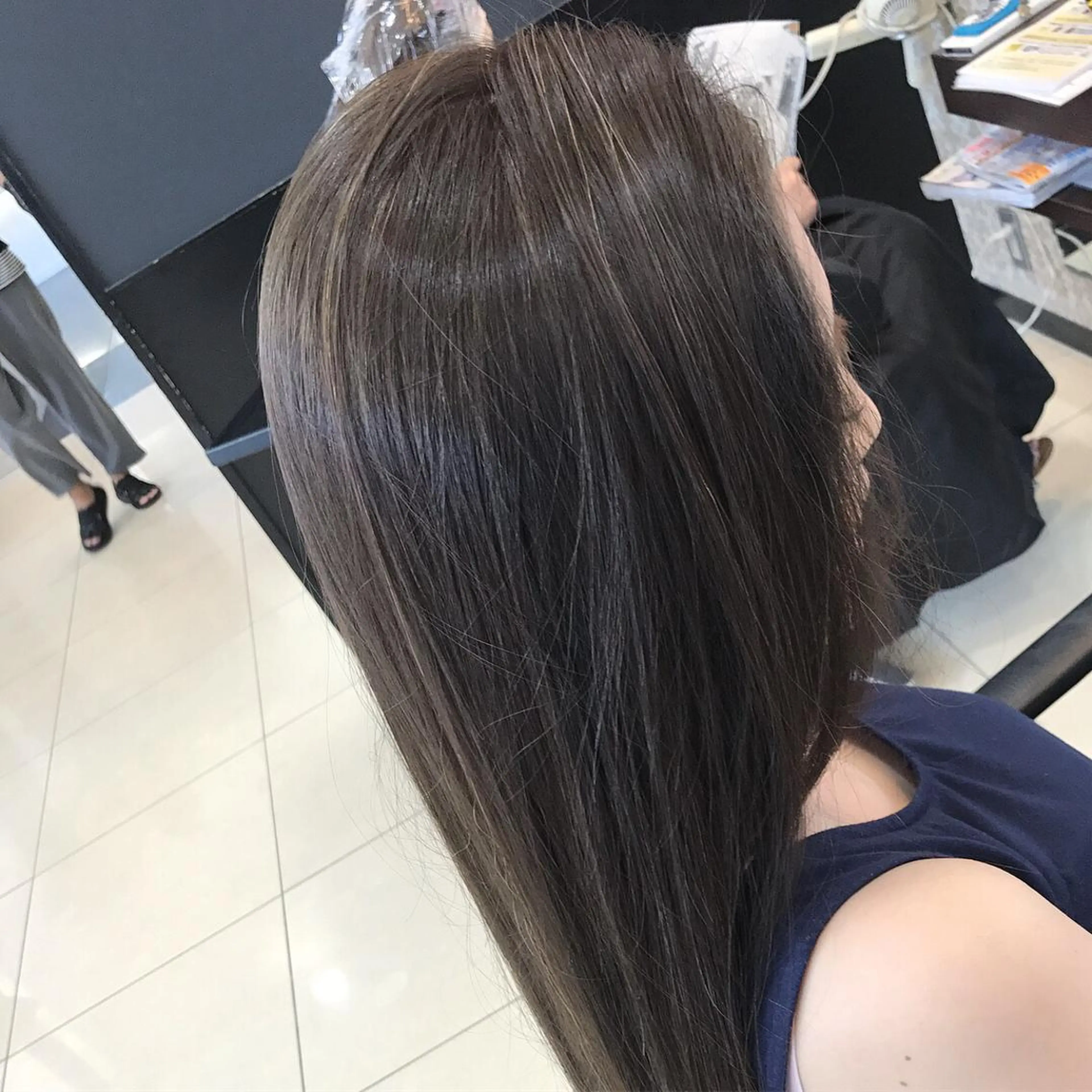 セミロング カラー ブルーカラー ブルージュ 透明感カラー ハイライトカラー ハイライト 大久保 隆蔵のヘアスタイル