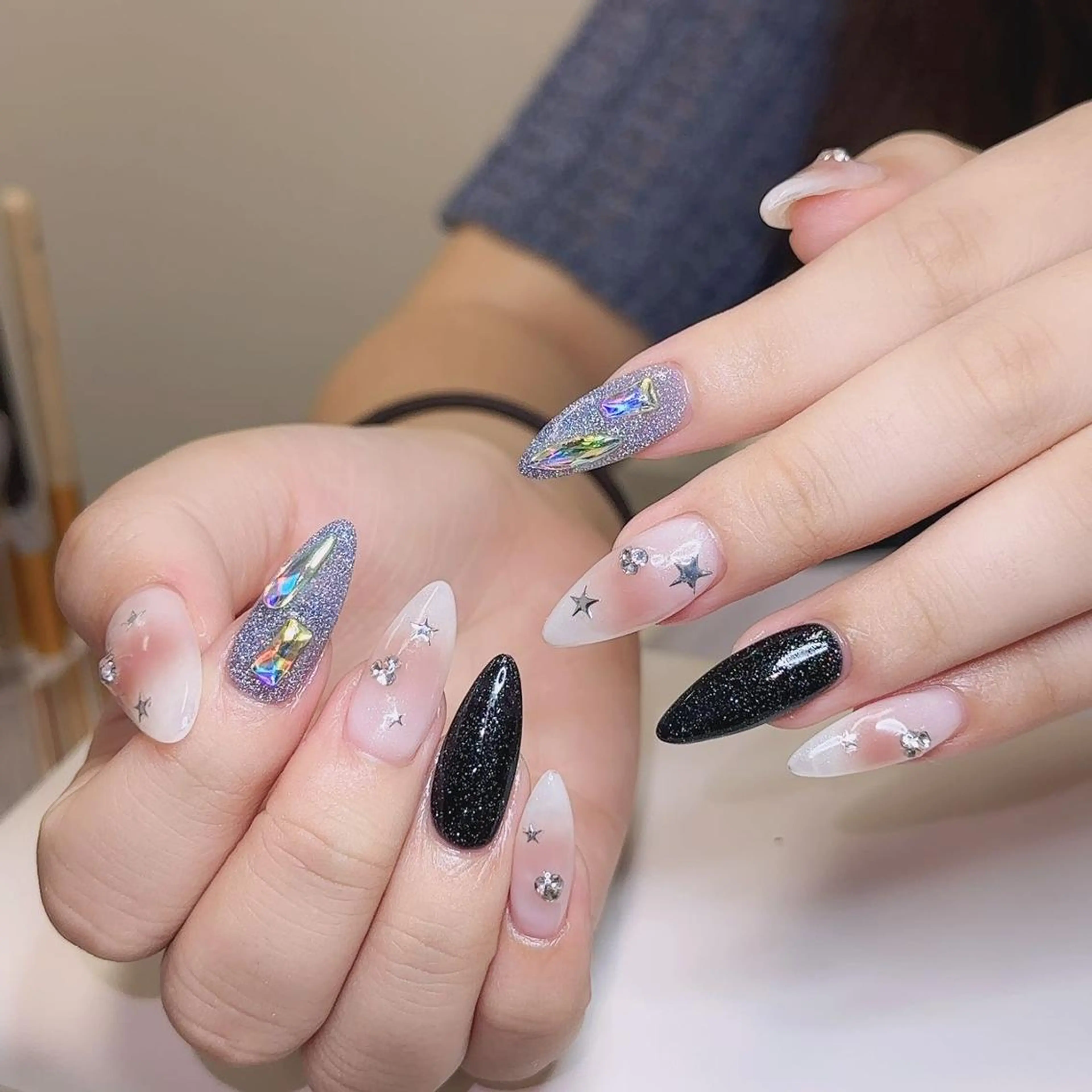 ネイル アートネイル 長さ出し ネイルチップ Queens マオのネイルデザイン