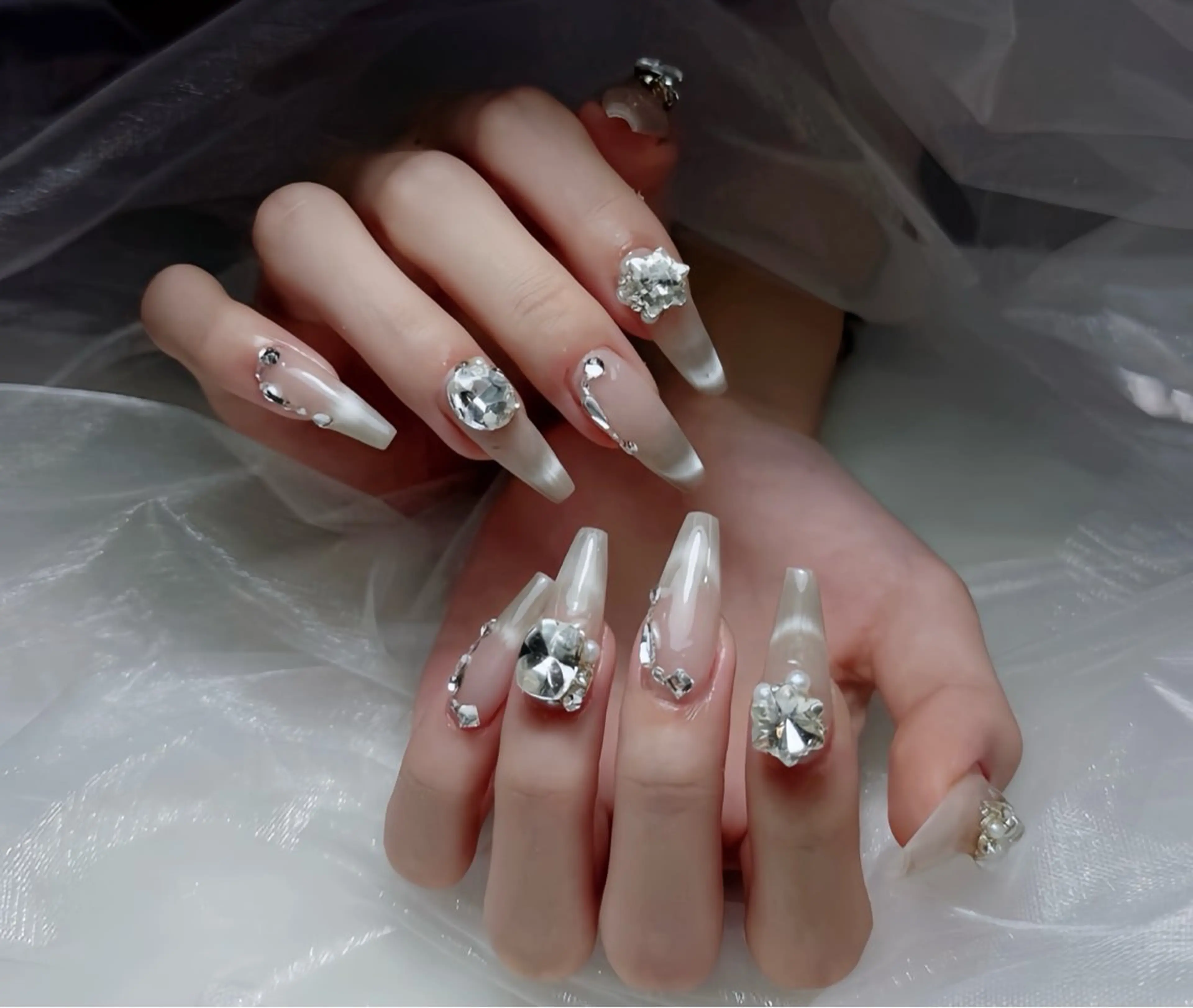 ネイル チークネイル 桜ネイル クリアネイル ドット フラワーネイル ハンドネイル Rin Nail 新大久保店のネイルデザイン
