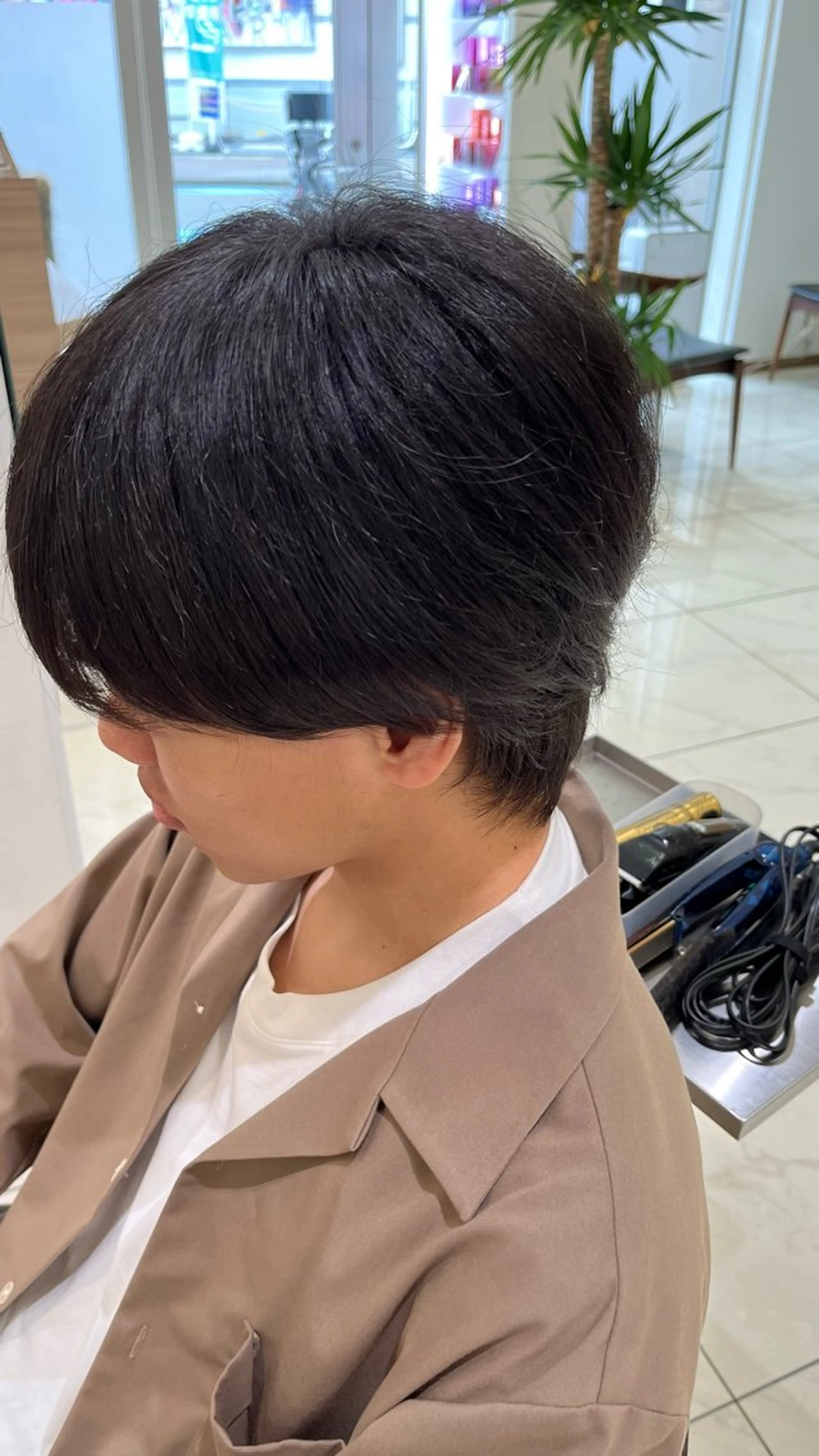 ショート パーマ メンズ メンズブリーチ センターパート フェードカット マッシュ メンズパーマ 【メンズパーマ✨️ 髪質改善矯正】岩城のヘアスタイル