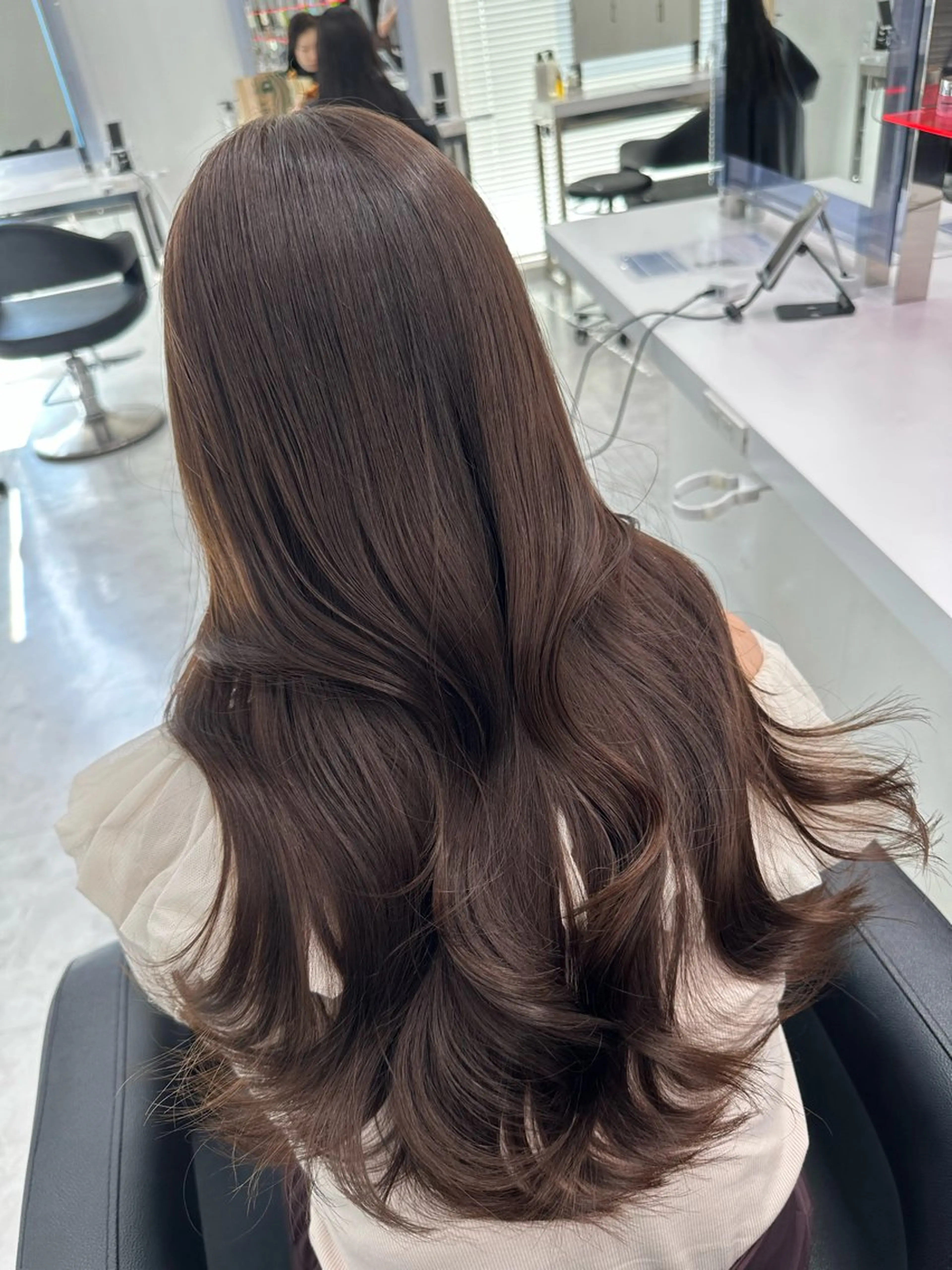 ロング アッシュ チョコレートブラウン 韓国風カラー ピンクブラウン 髪質改善 ヘアカラー トリートメント 🤎MISAKI 艶髪カラー🤎のヘアスタイル