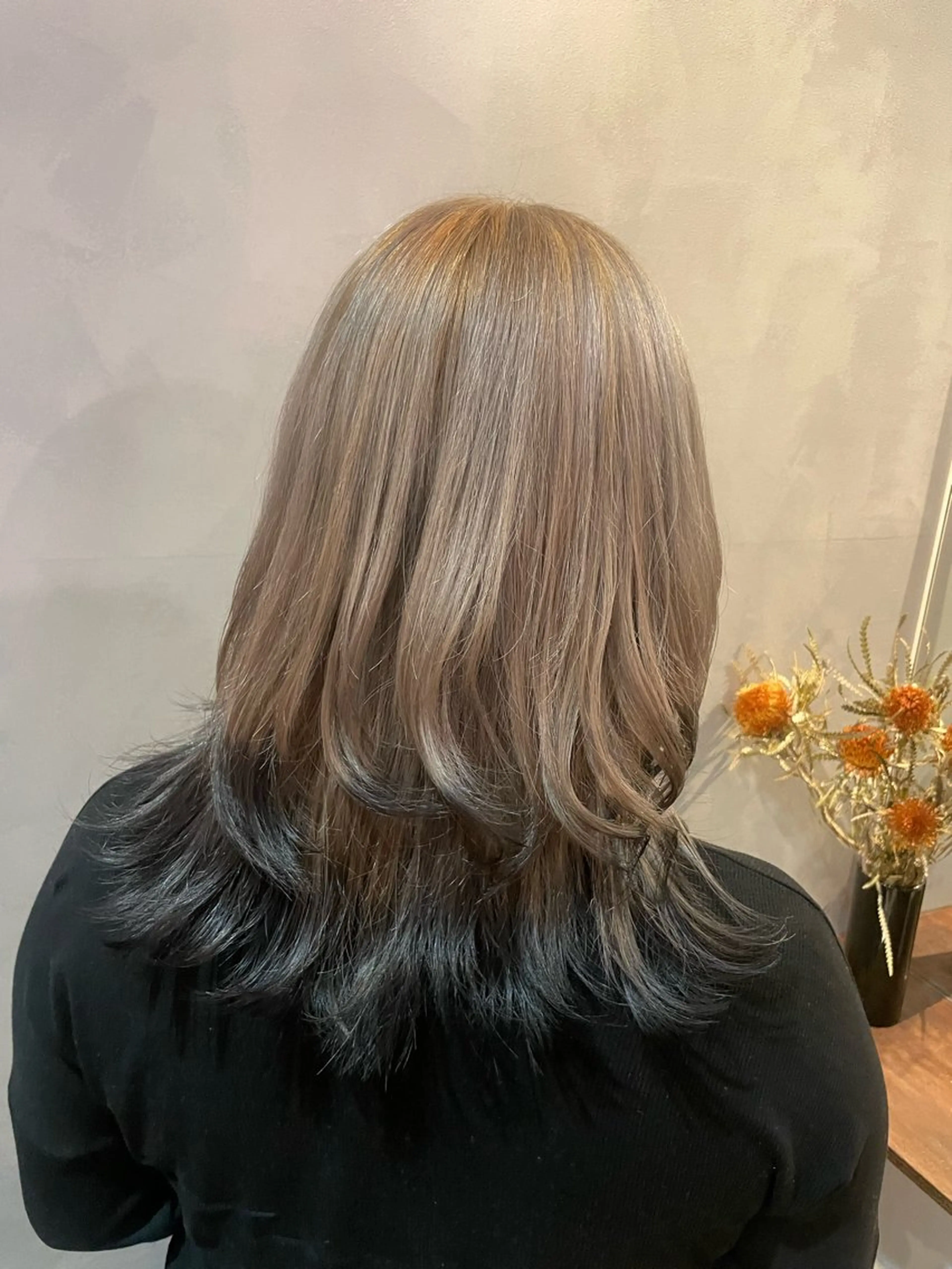 ロング カラー ブリーチ 桑田 真奈のヘアスタイル