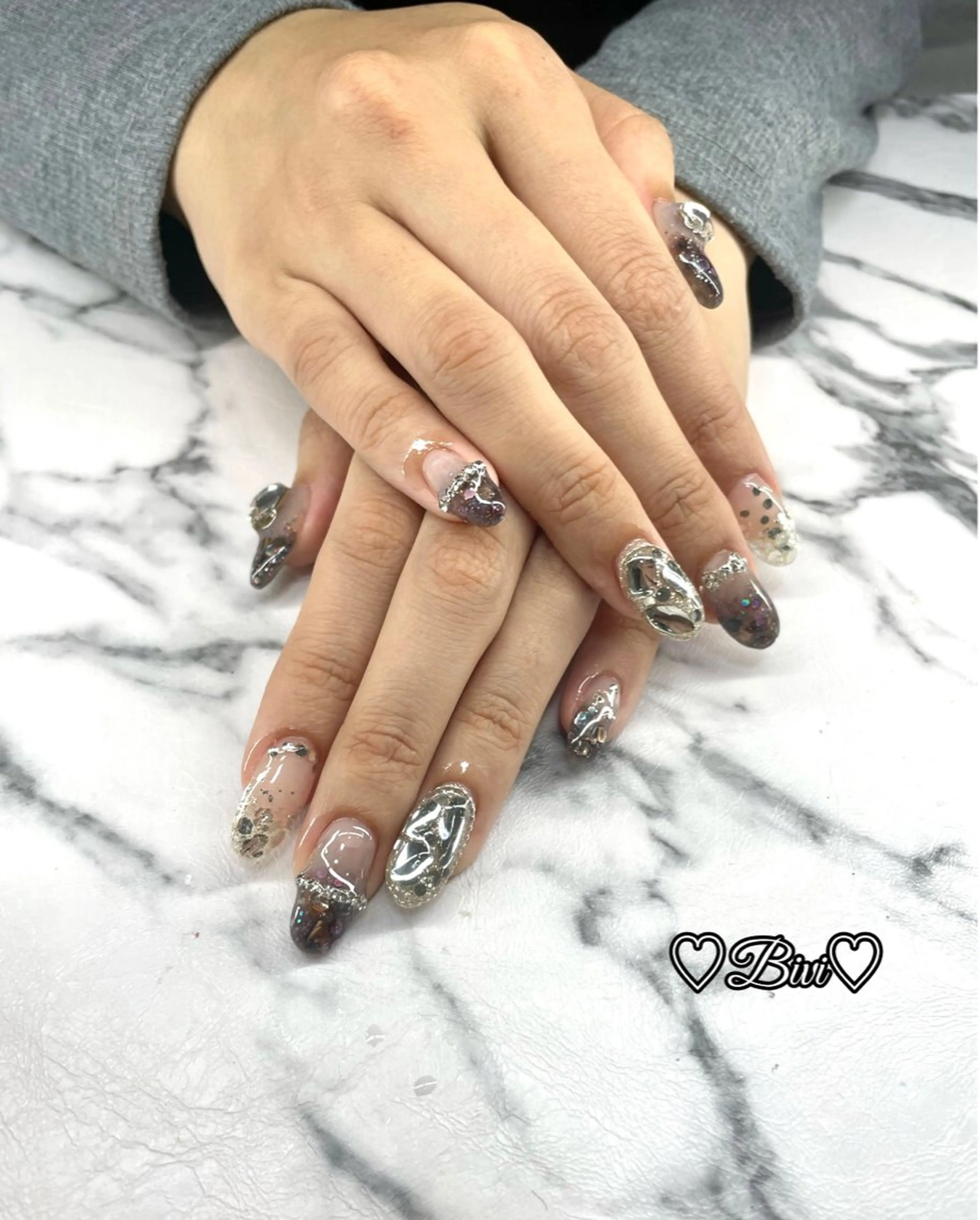 ネイル アートネイル フラッシュネイル ラメ(グリッター) シルバー スクエアネイル ハンドネイル ハンドケア ♡Bivi♡自爪に 優しいネイルサロンのネイルデザイン