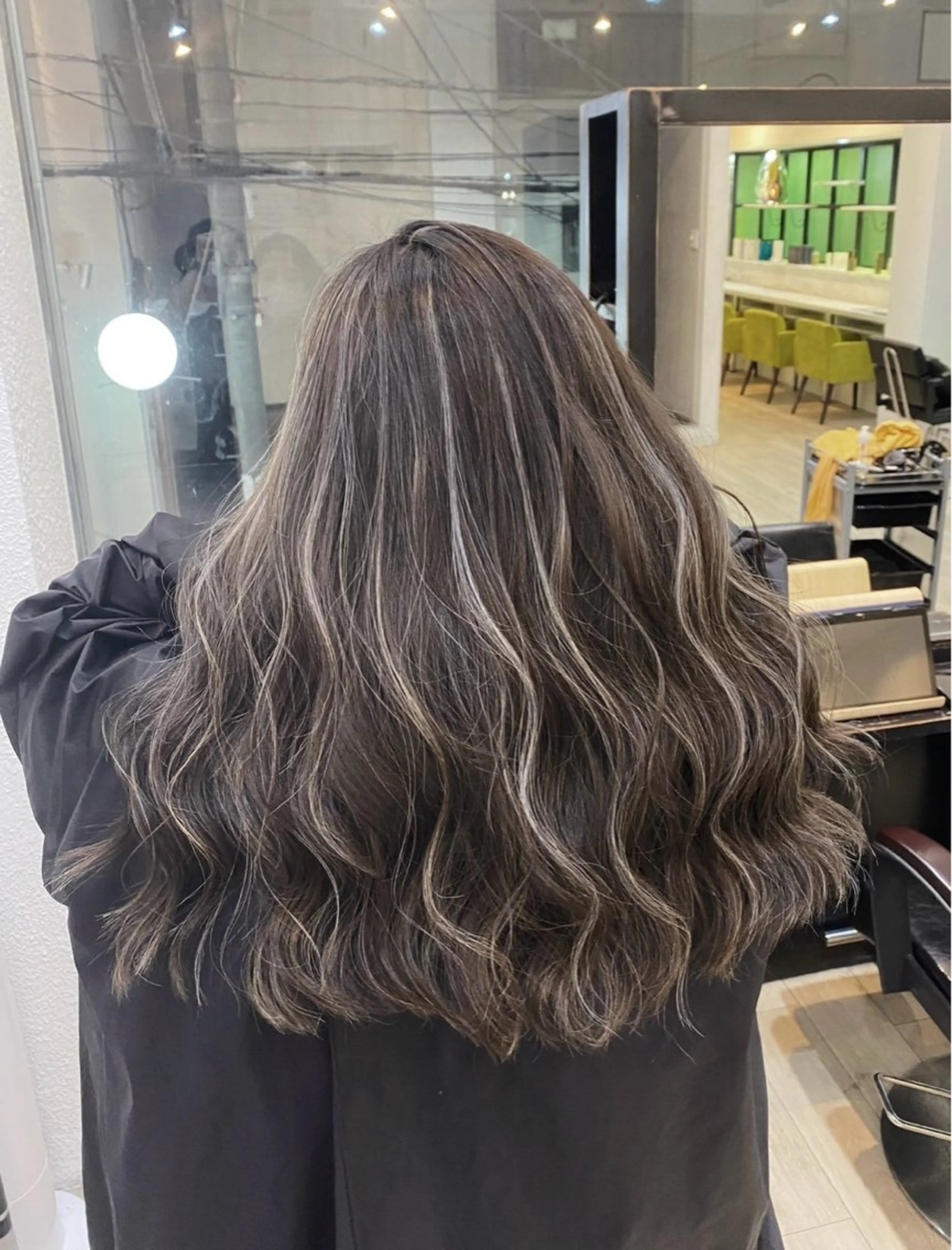 セミロング カラー グレージュ ハイライトカラー ハイライト ヘアカラー トリートメント 指名数No.1 /NAOYAのヘアスタイル