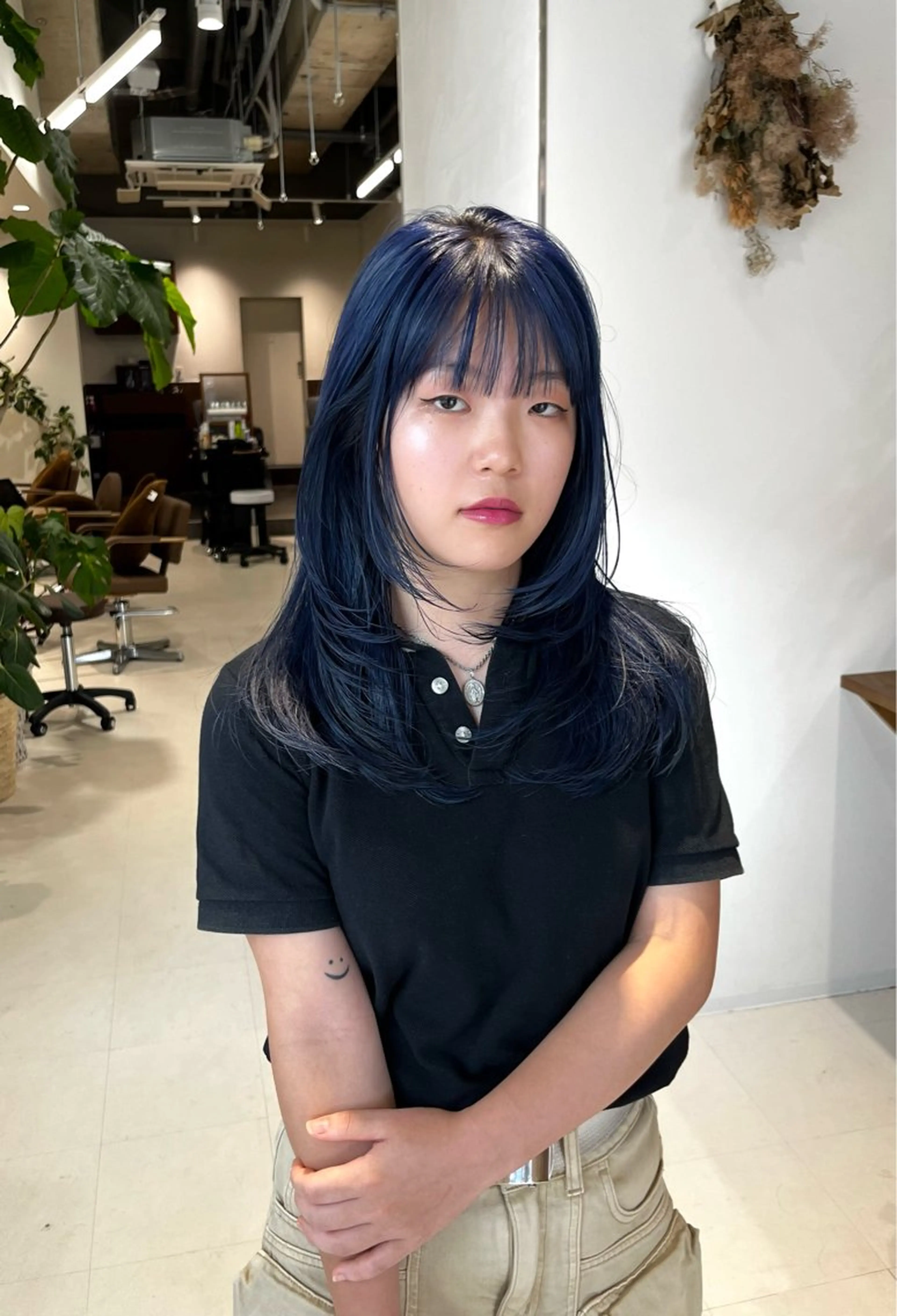 ロング カラー ブルーカラー 顔まわりレイヤー レイヤーカット カット ヘアカラー トリートメント レイヤーカット/ブラ ウンカラー/河野凜のヘアスタイル