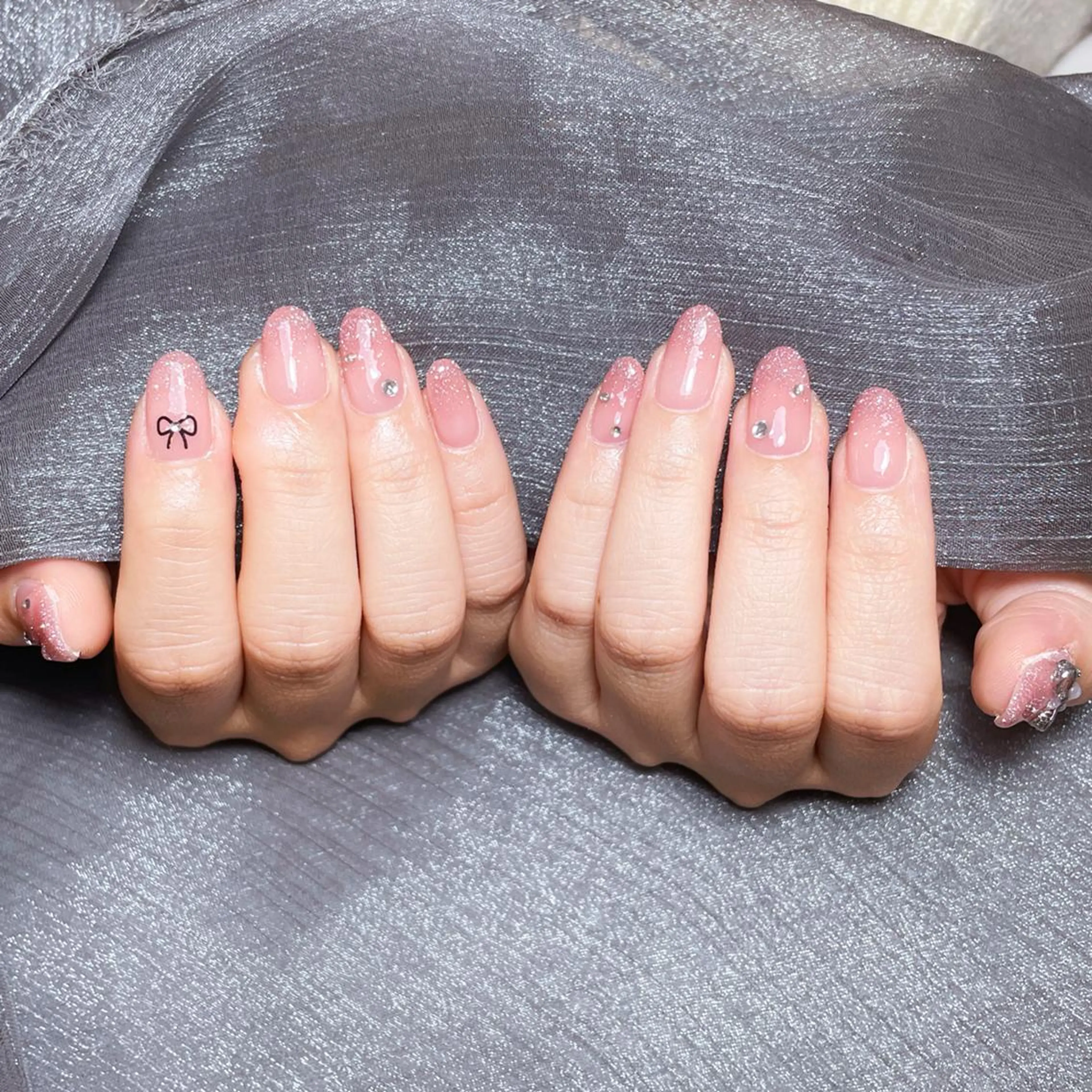 ネイル アートネイル オーロラネイル ガーリー キラキラネイル 韓国ネイル ハンドネイル リナ 💅のネイルデザイン