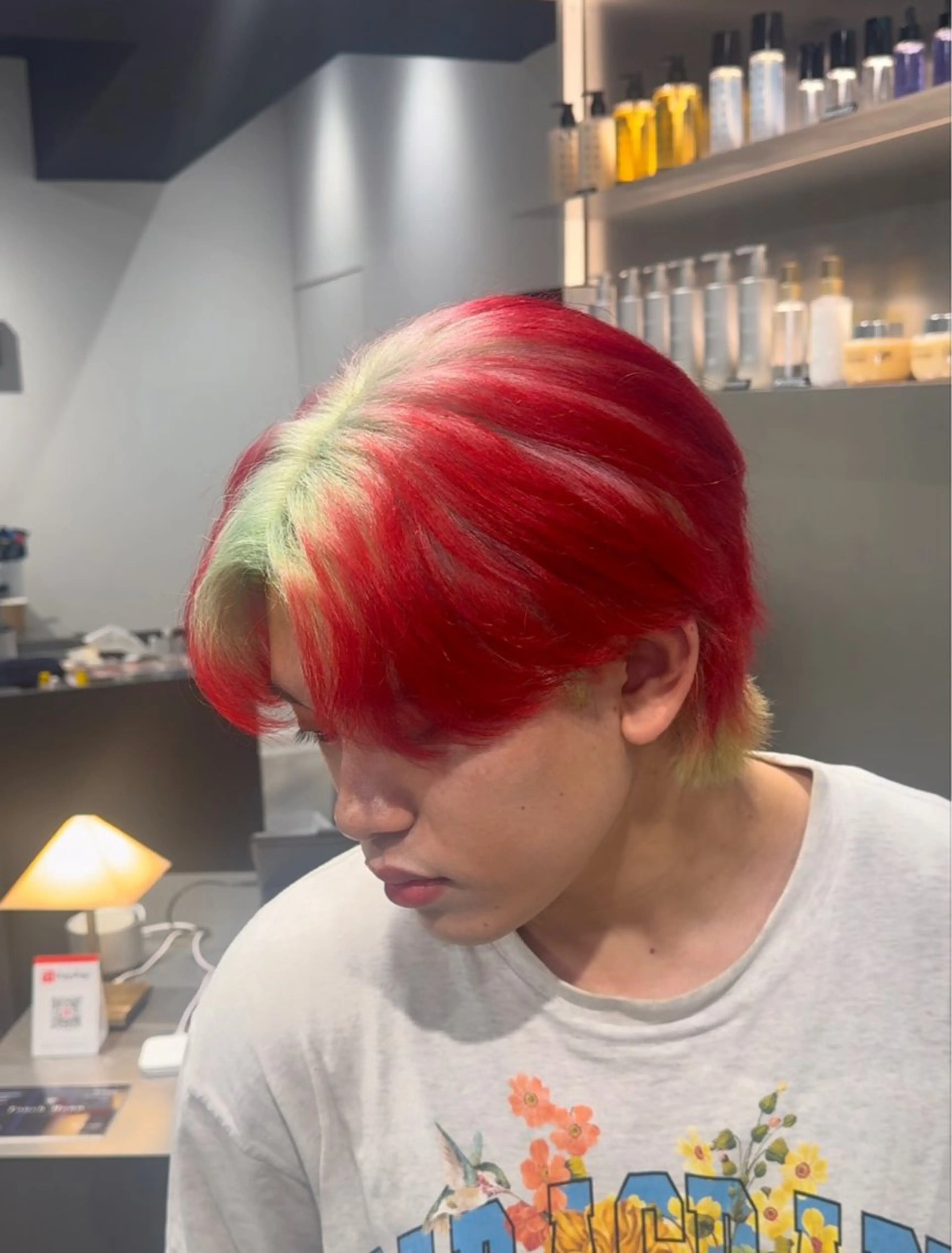 カラー メンズ ミント レッドカラー 佐々木 哲太のヘアスタイル