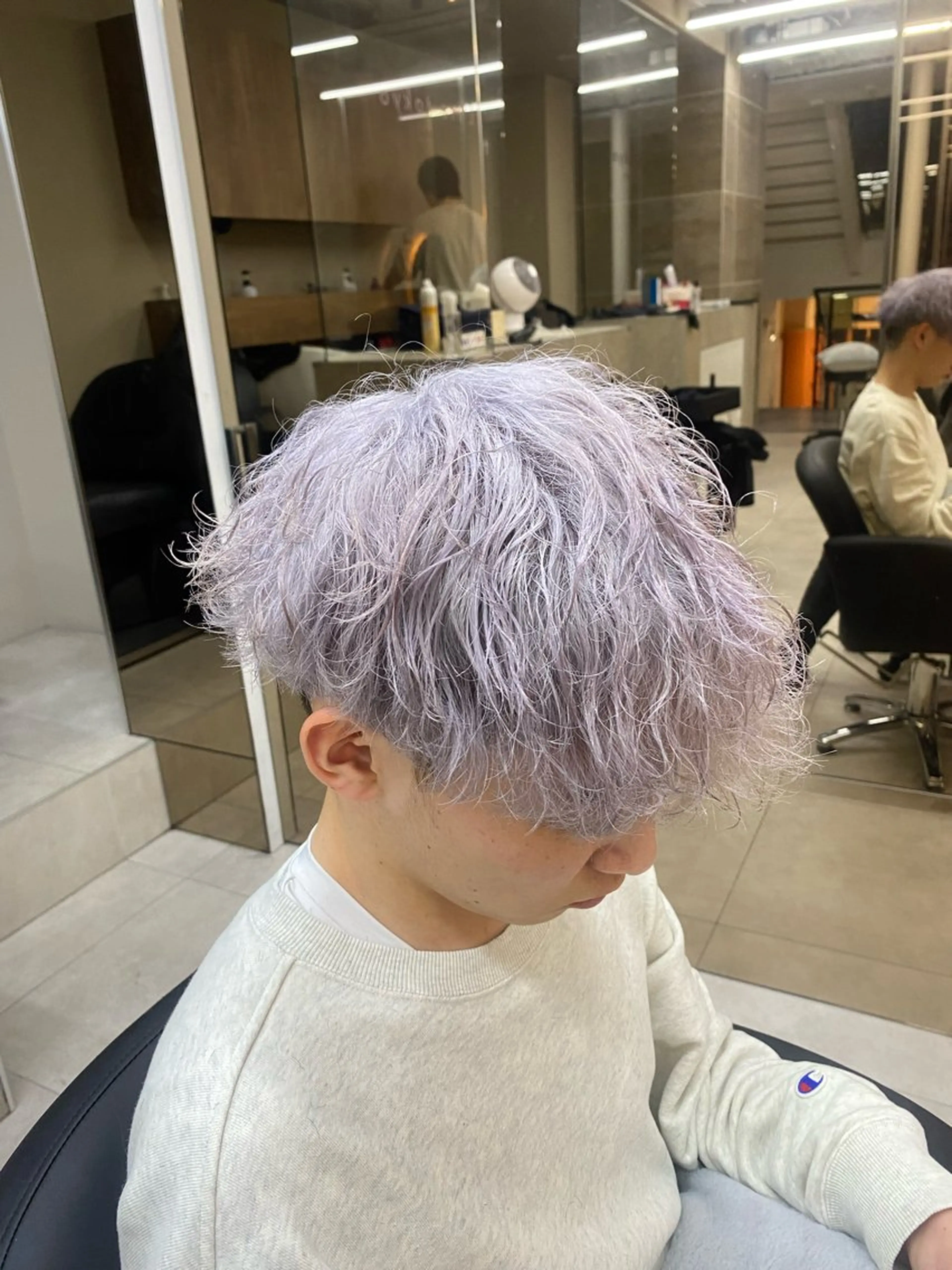 ショート カラー ブリーチ シルバー ホワイトシルバー カット ヘアカラー 「似合わせ/髪質改善 《ワタル》」のヘアスタイル