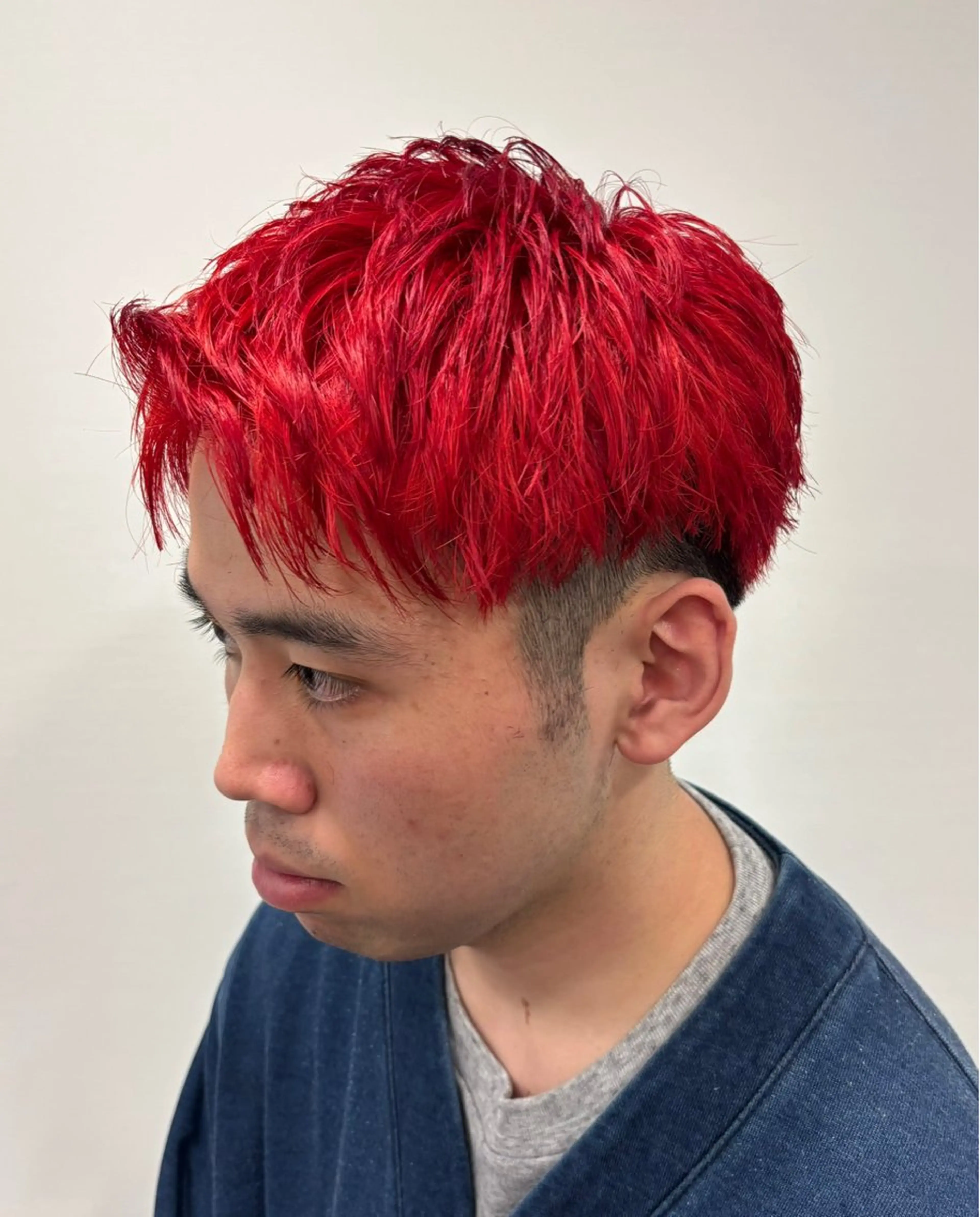 ショート カラー メンズ アップバング レッドカラー ショートヘア 井上 悠人のヘアスタイル