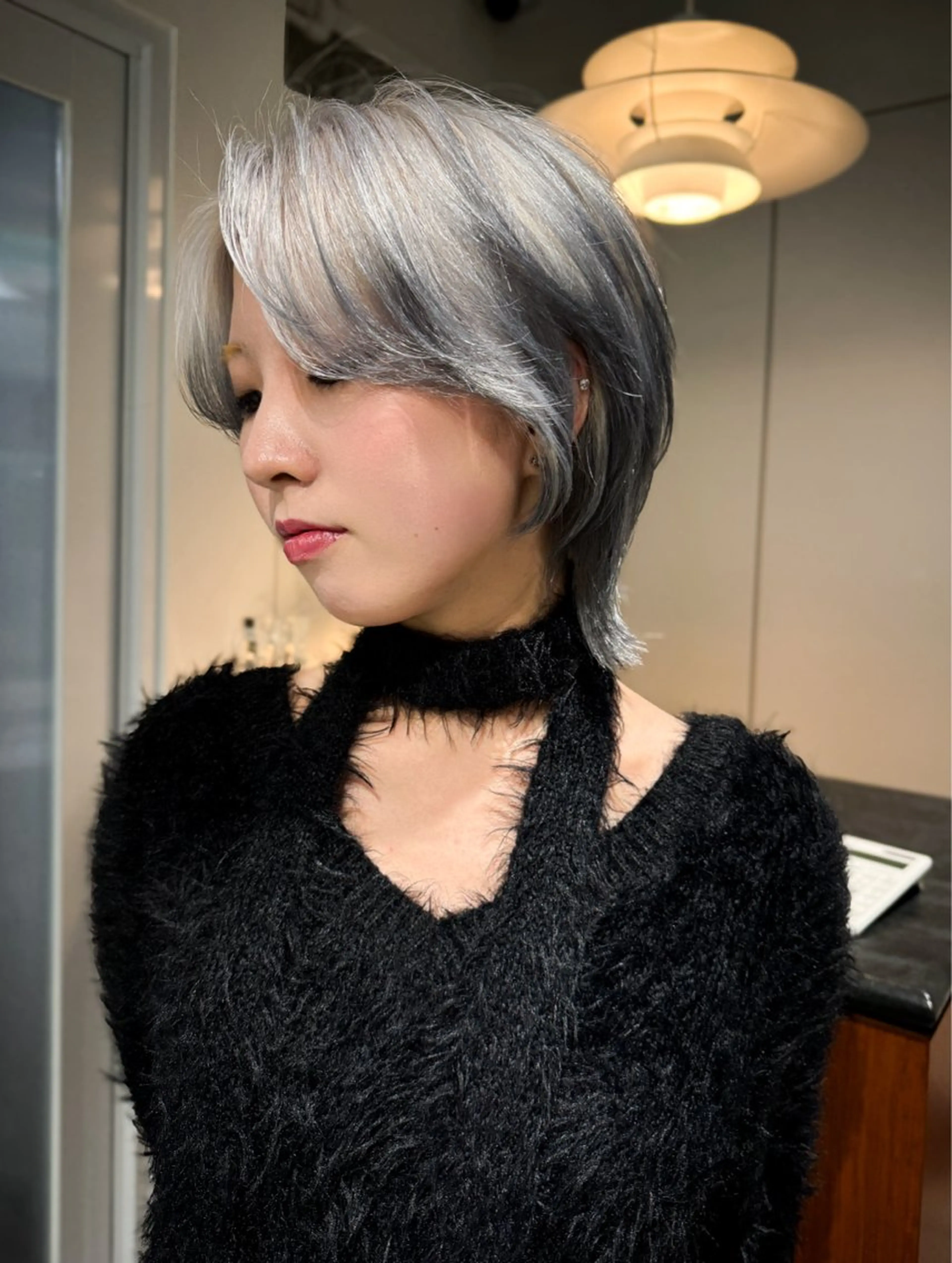 ミディアム カラー 黒髪 ブロンド グレーブラック ホワイトブロンド ハイトーン/デザイン hirokiのヘアスタイル