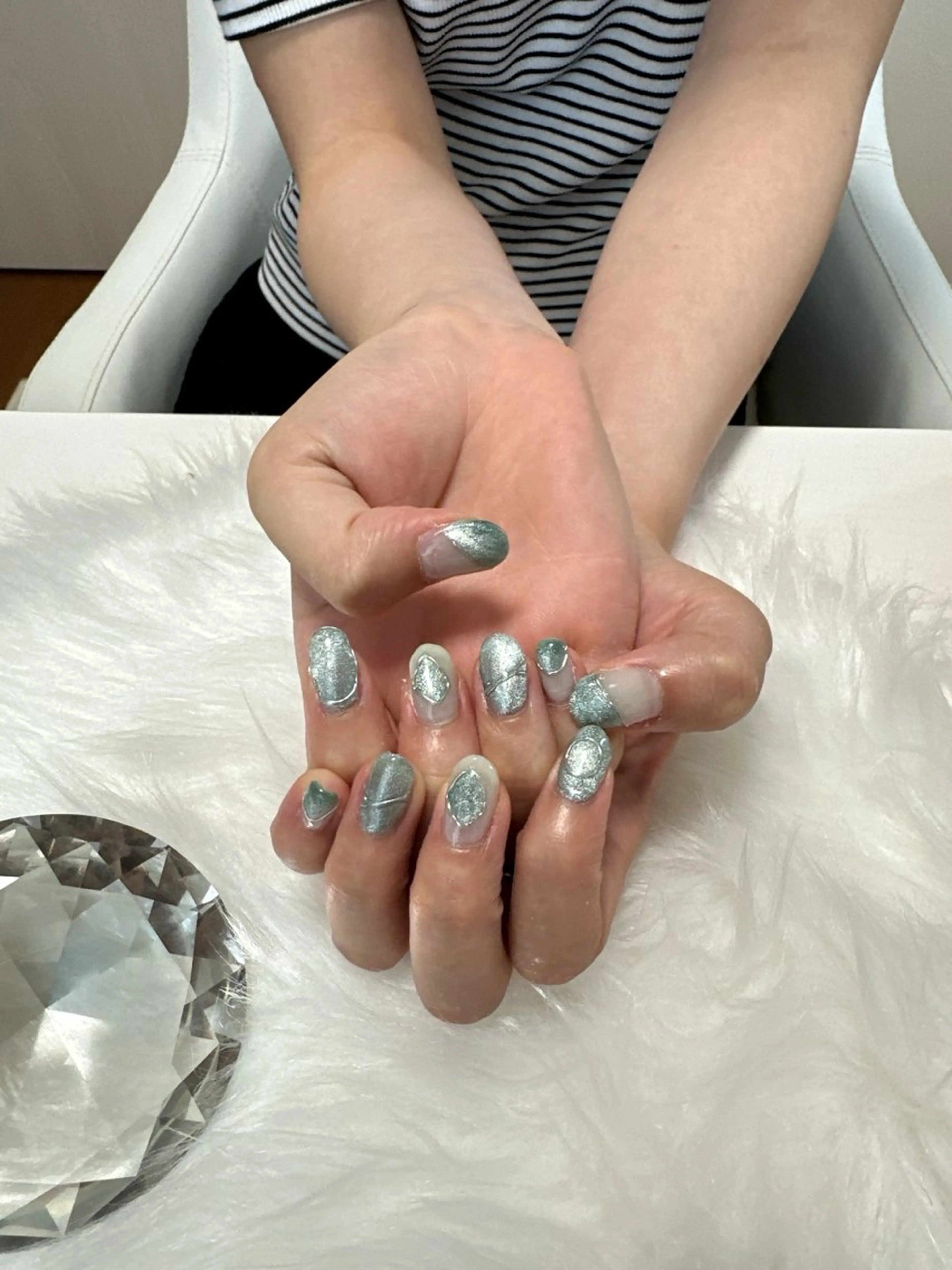 ネイル クリアネイル フラッシュネイル フラッシュマグ グリーン キラキラネイル nailsalon oluoluのネイルデザイン