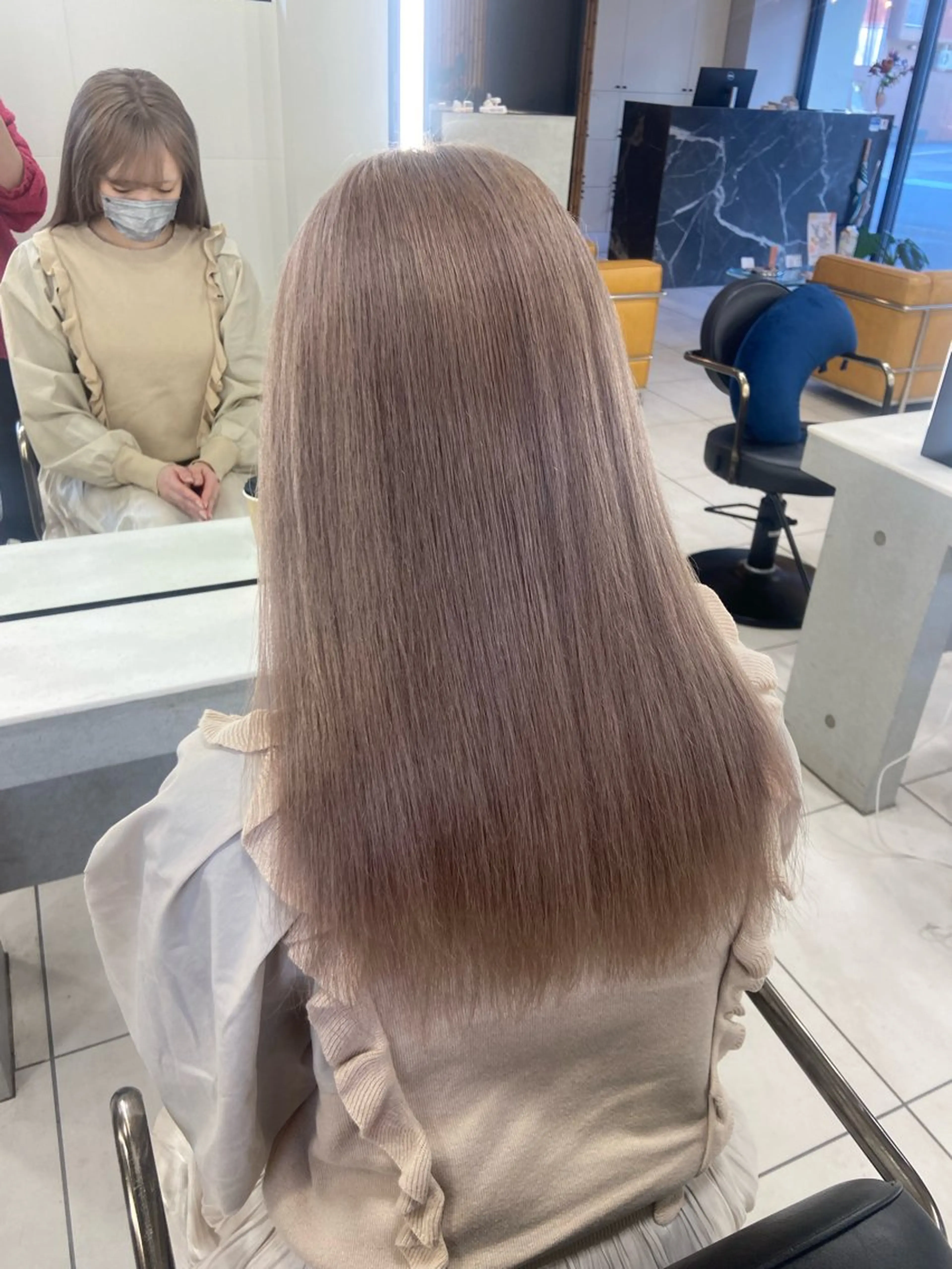 ロング カラー ヘアアレンジ ベージュカラー ブリーチ ハイトーンカラー ミルクティーベージュ ホワイトベージュ カット ヘアカラー トリートメント 🫧🎀SARA/ 艶カラー/金山💓のヘアスタイル