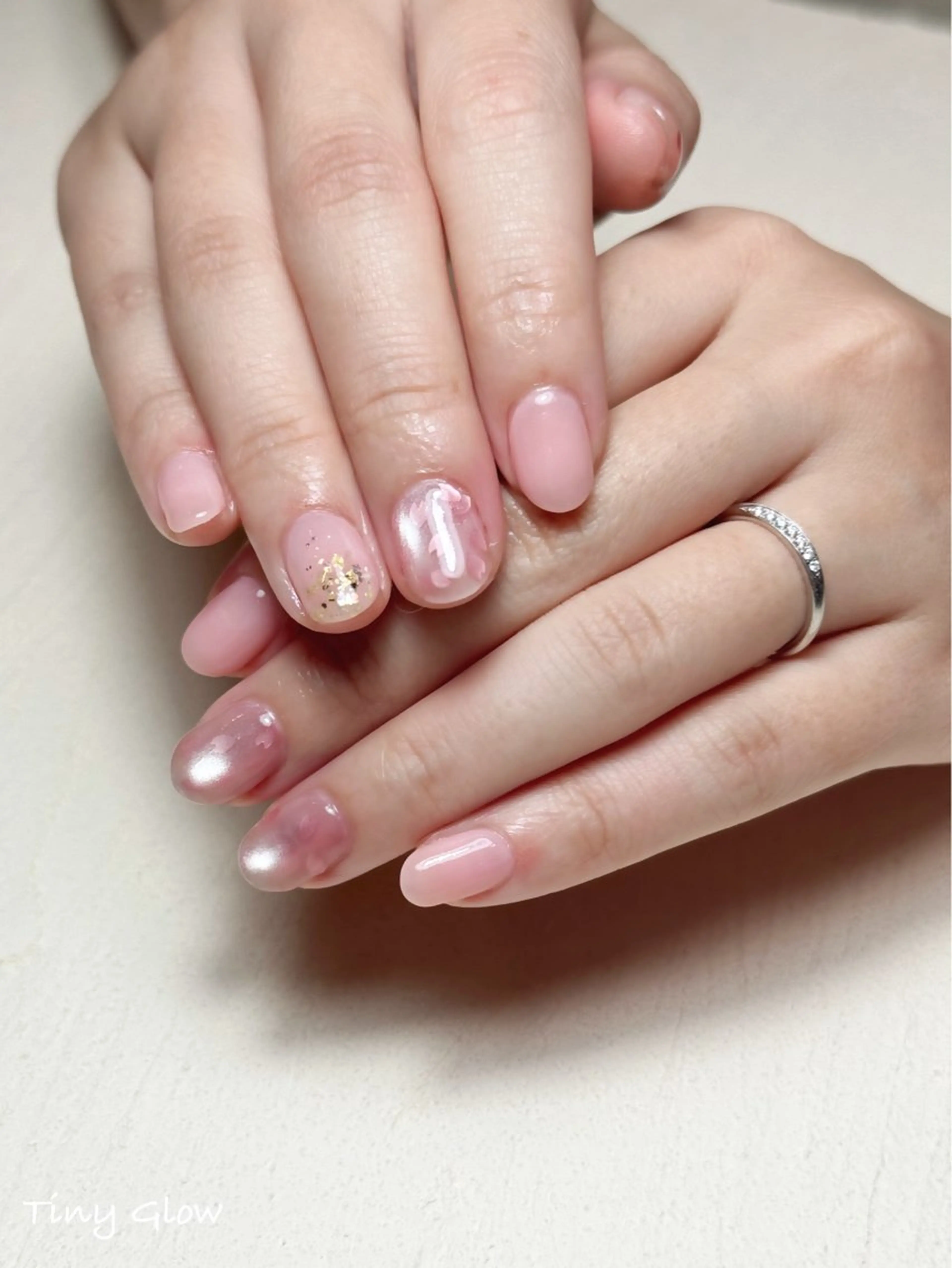 ネイル ハンドネイル Tiny Glowのネイルデザイン