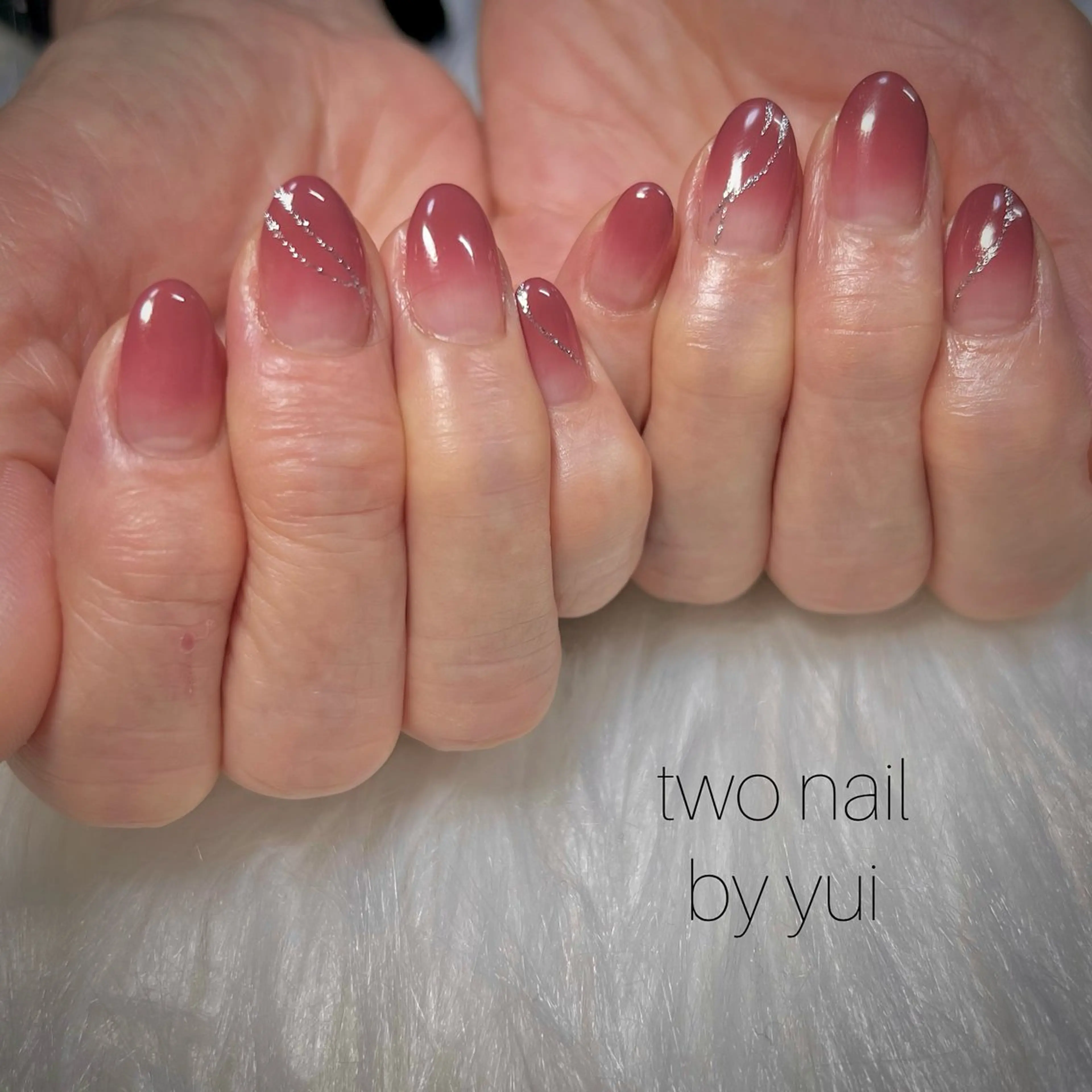 ネイル ブラウン キラキラネイル ネイルチップ ホワイト ハンドネイル two nailのネイルデザイン
