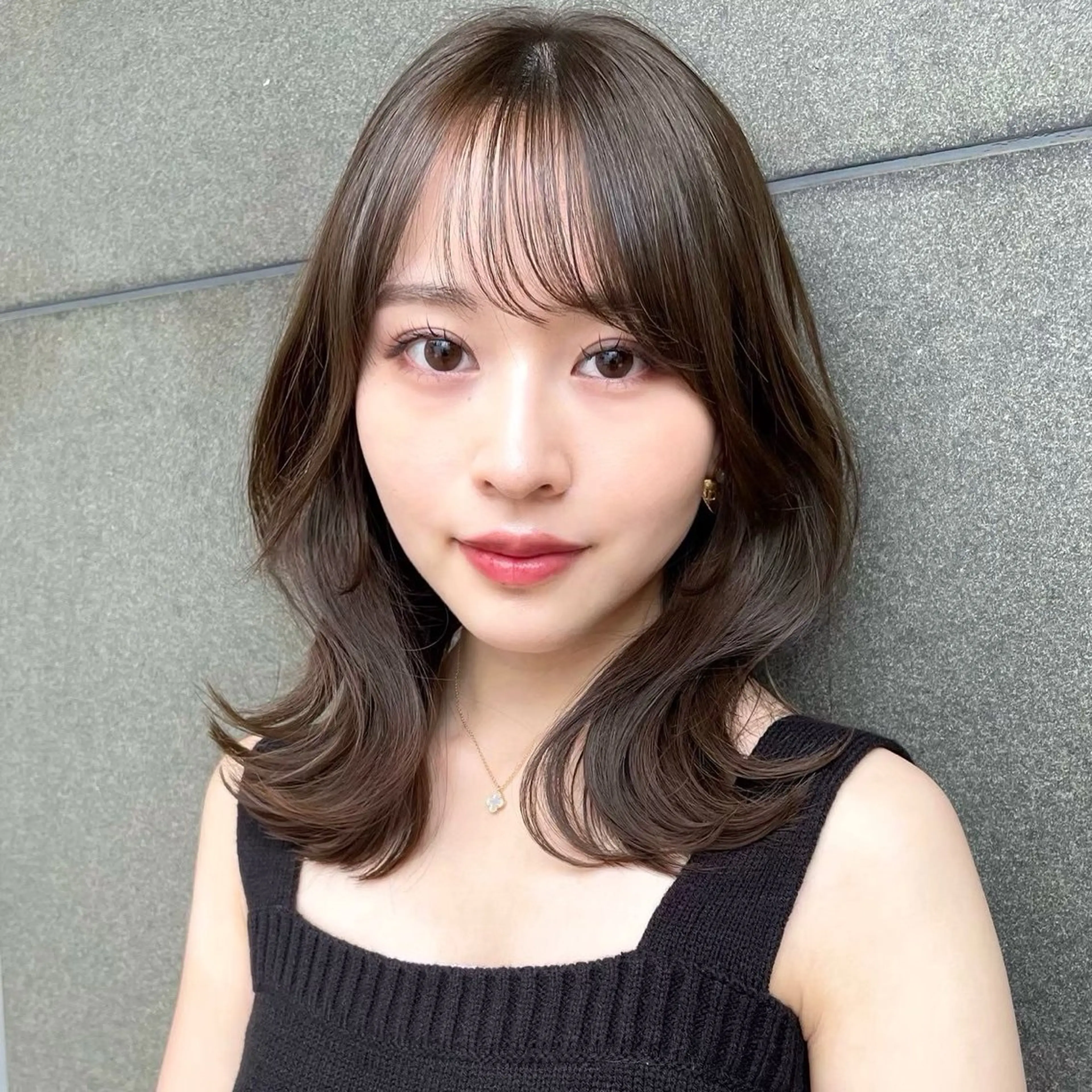 ミディアム カラー 盛れる顔周り /透明感/かりん🎀のヘアスタイル