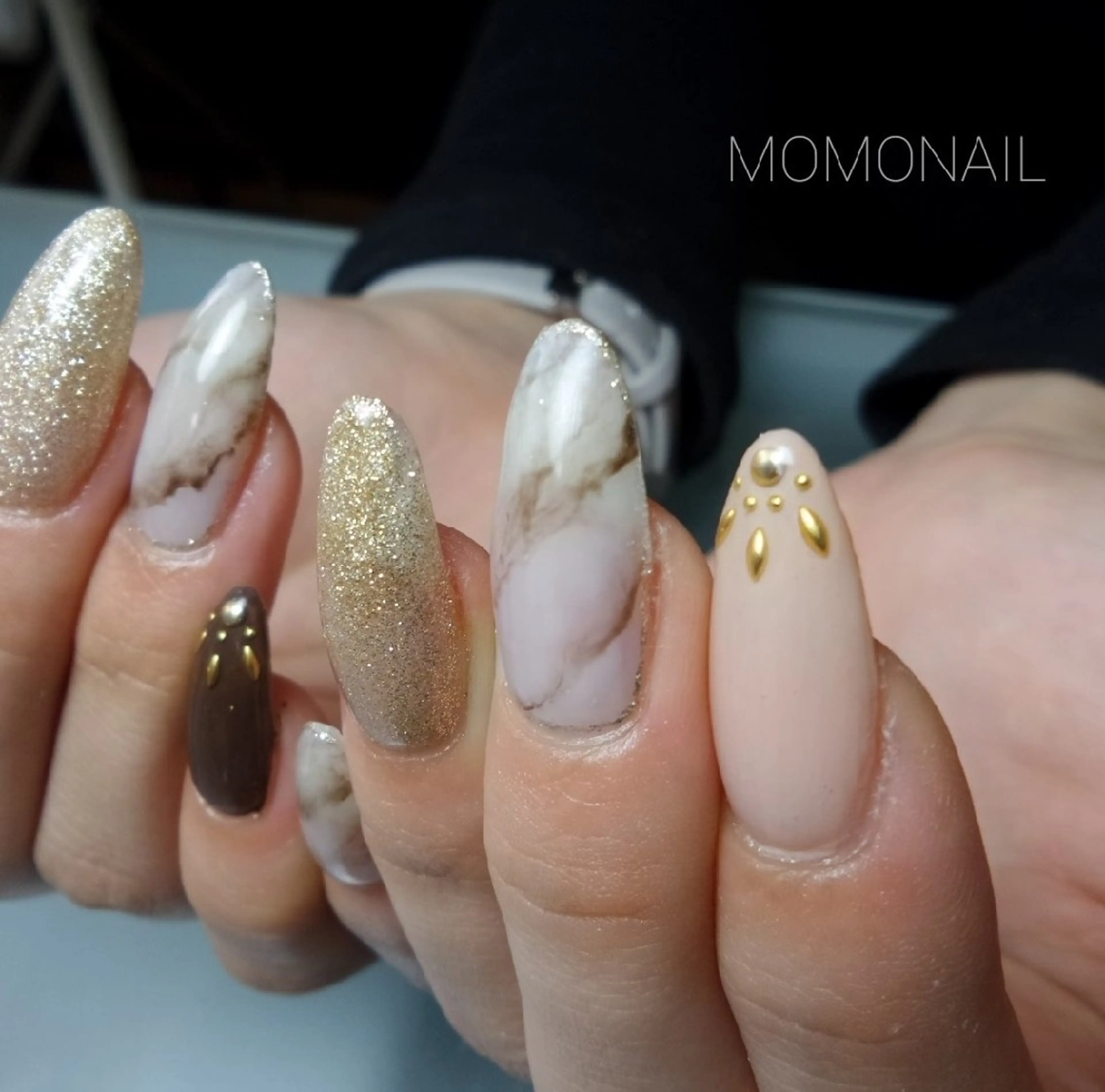 ロング MOMO NAILのネイルデザイン