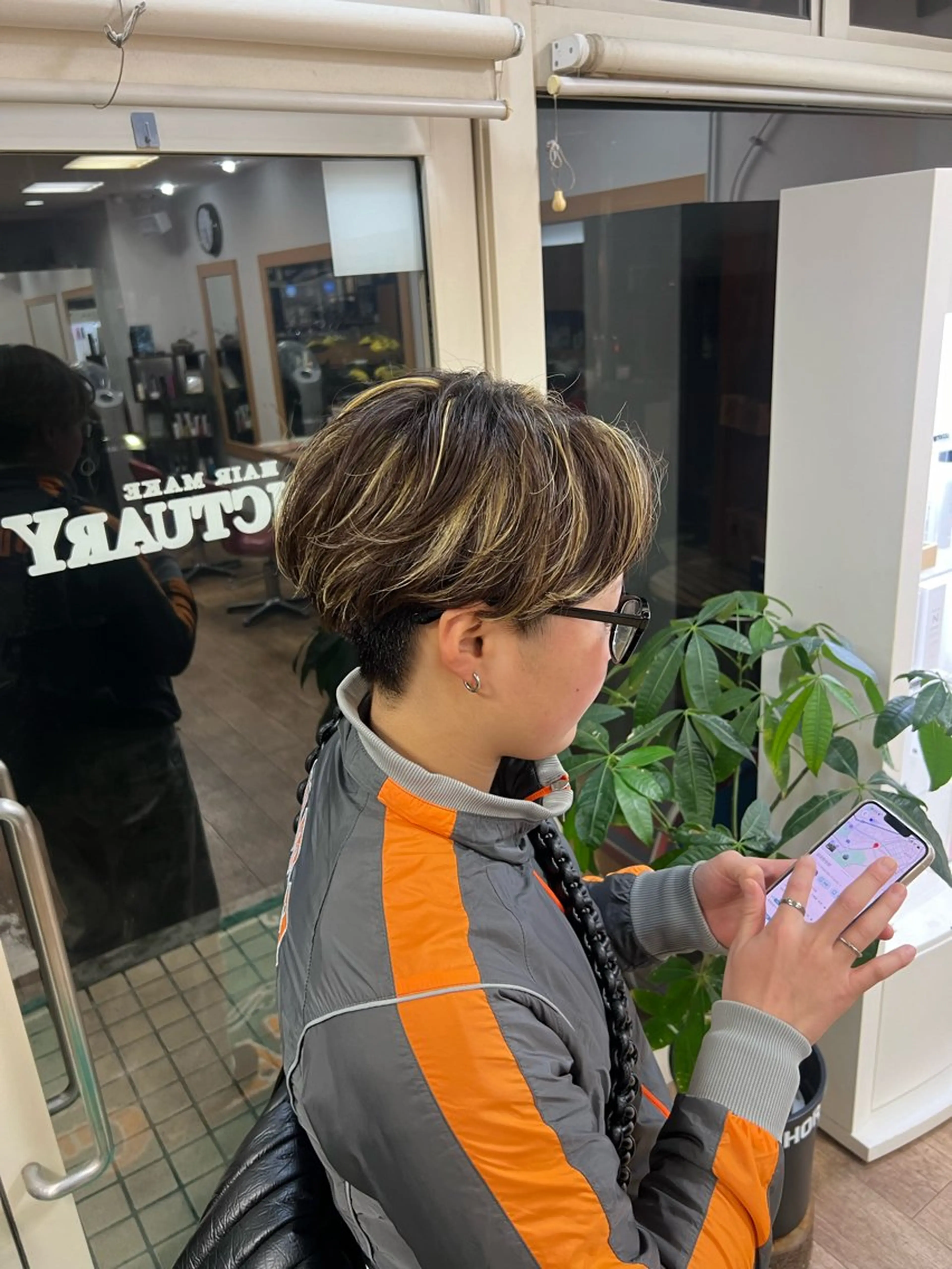 カラー オオエ トア／カラー／パーマのヘアスタイル