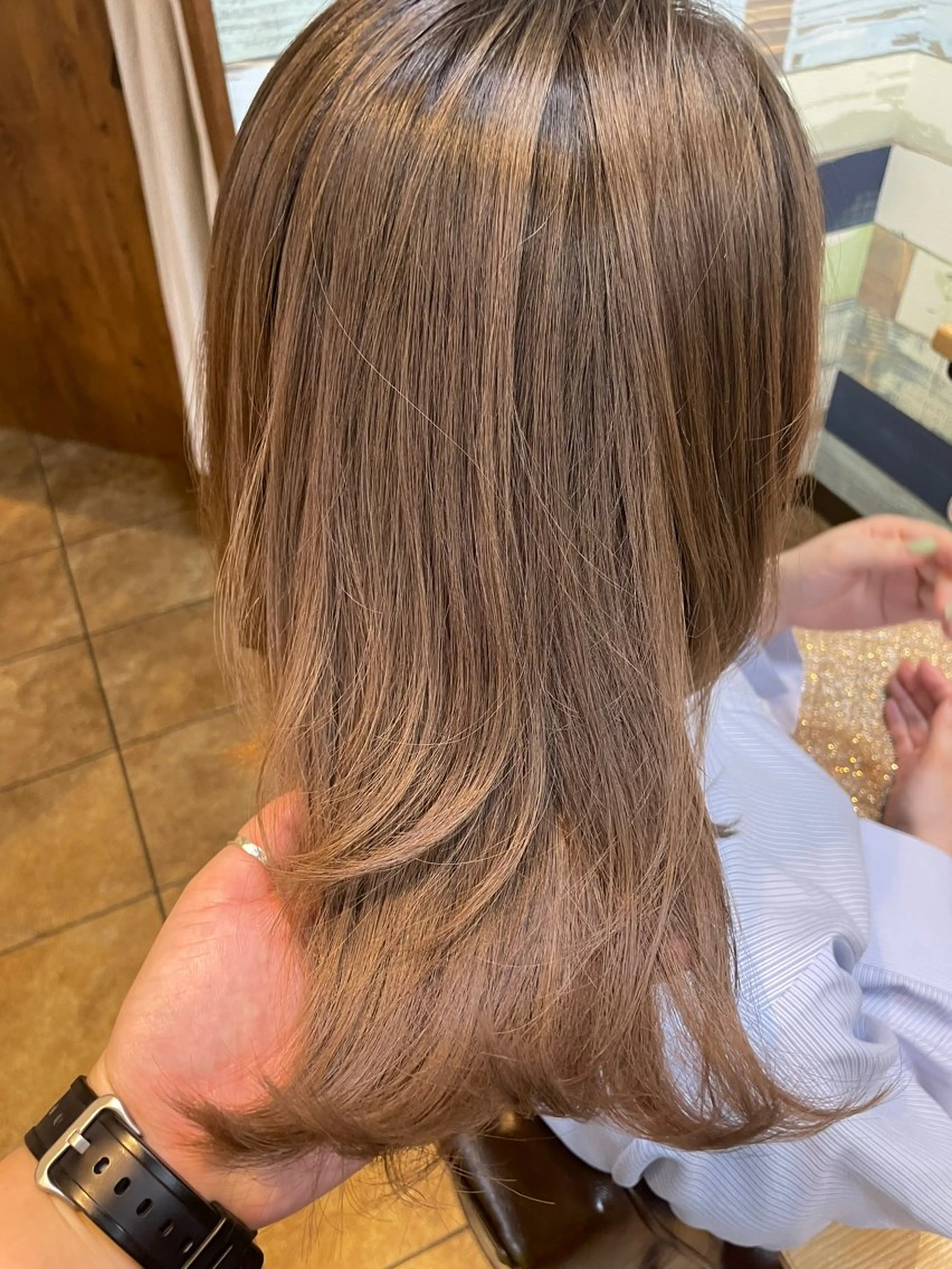 ミディアム カラー ベージュカラー ブリーチ イルミナカラー ミルクティーベージュ 透明感カラー⭐️ 田嶋麗奈のヘアスタイル