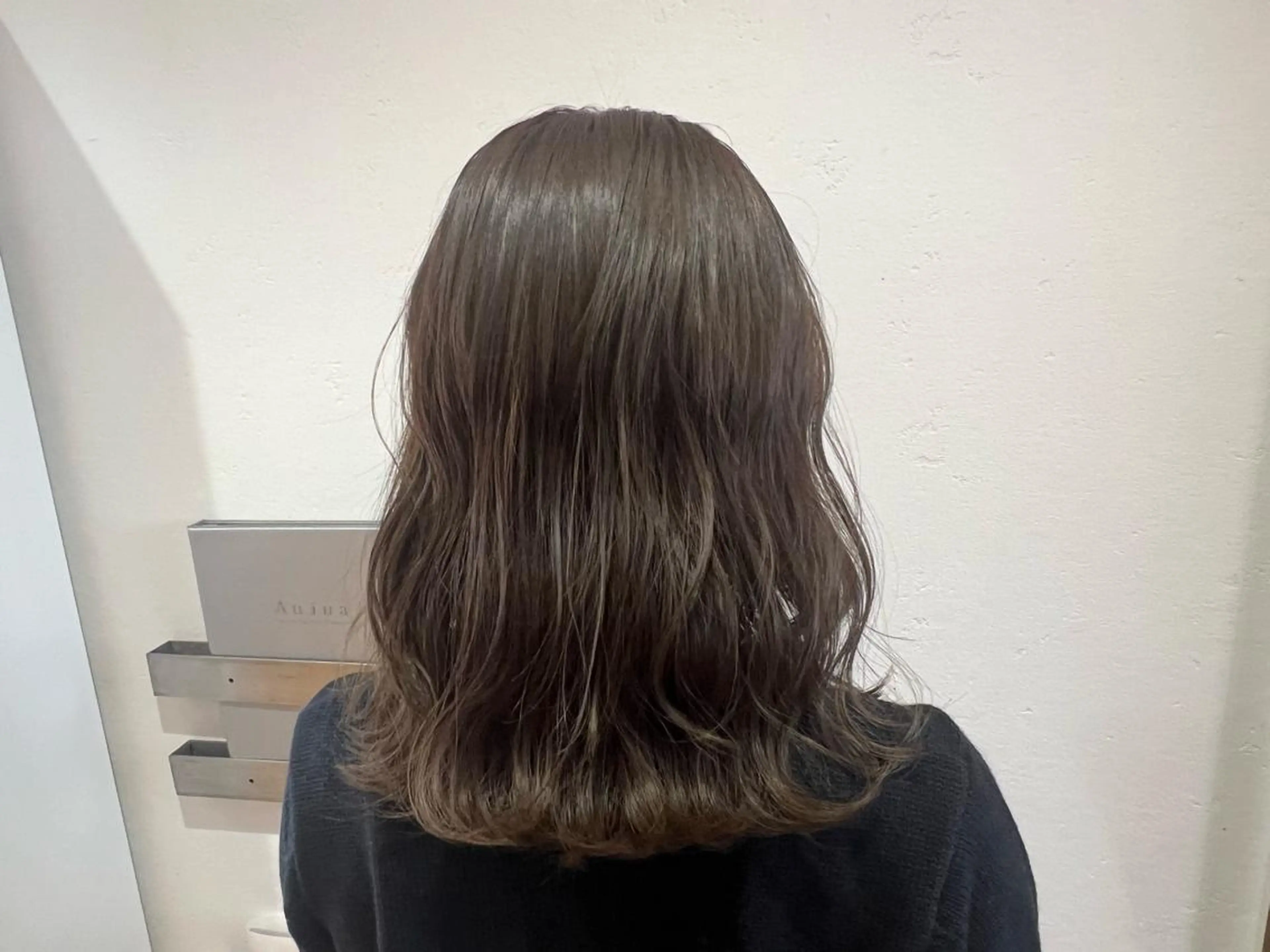 セミロング カラー 蓮見  友里のヘアスタイル