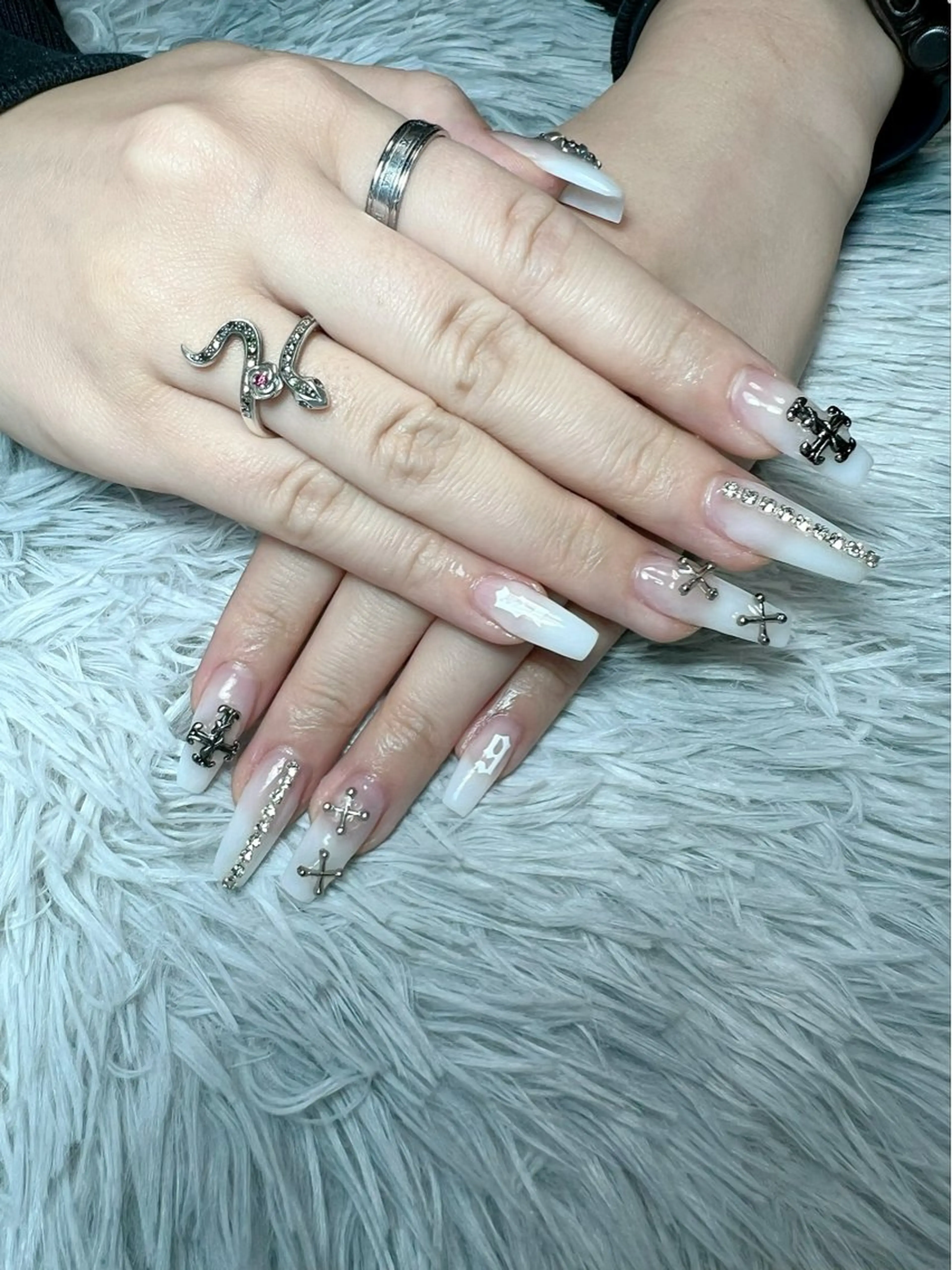 ネイル グラデーション スカルプネイル ホワイト ハンドネイル シェヌネイル JURAのネイルデザイン