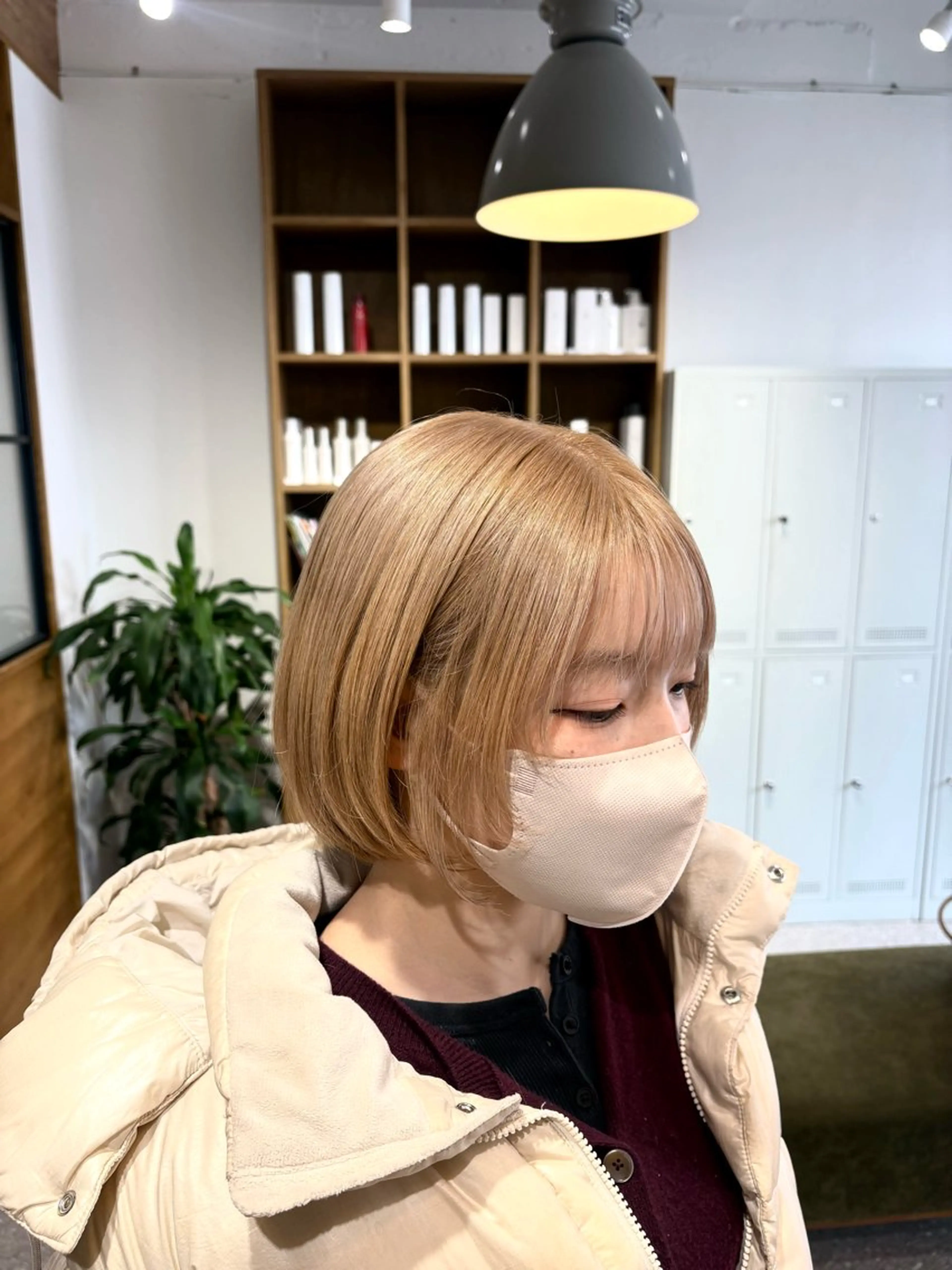 ショート カラー ベージュカラー ブリーチ ホワイトベージュ ヘアカラー トリートメント 新井 友菜のヘアスタイル