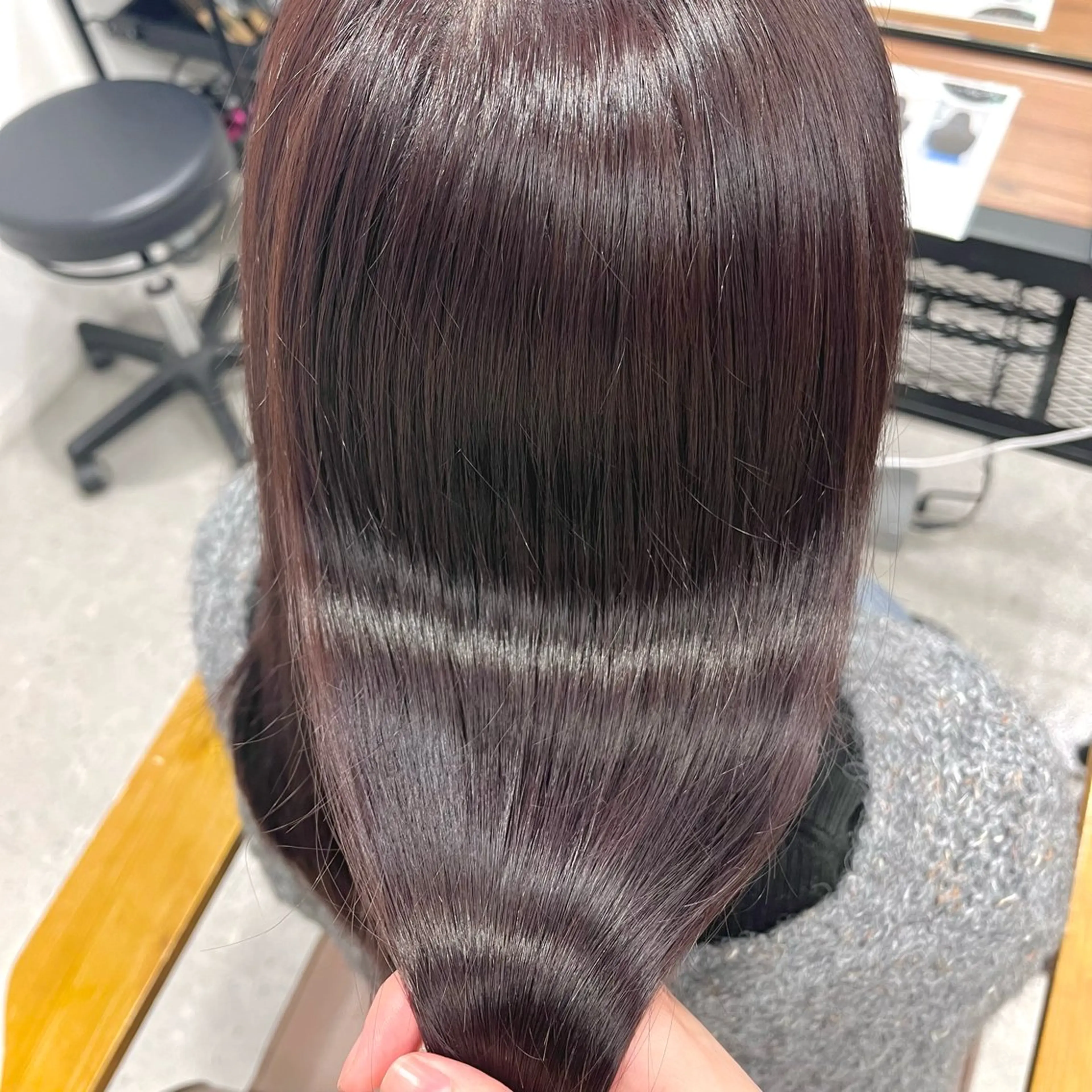 ミディアム カット ヘアカラー omocha umiのヘアスタイル