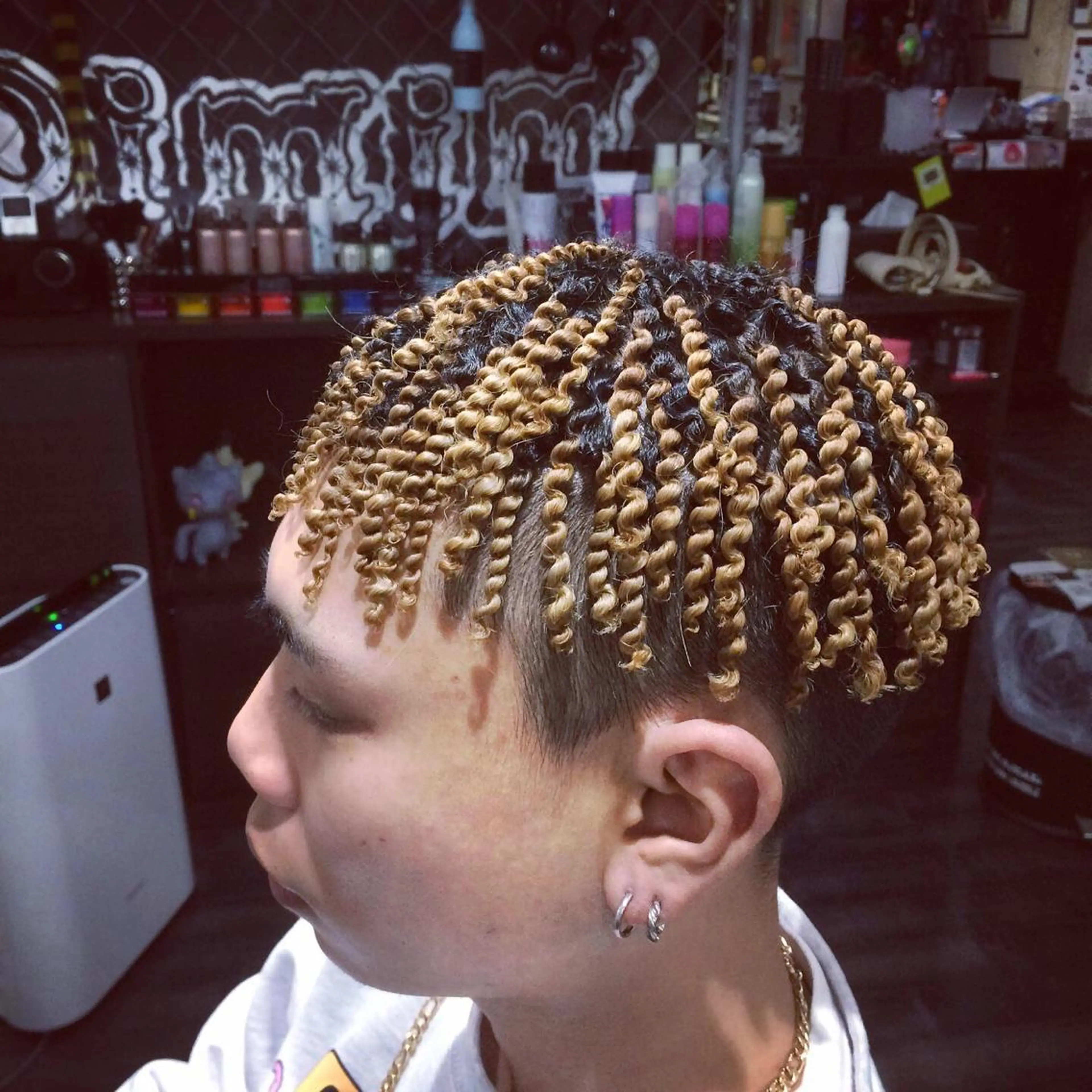 ミディアム パーマ メンズ ミディアムパーマ メンズパーマ 刈り上げ ソバージュ シェアサロン〜糸ito〜所属・Hiro ヒロのヘアスタイル