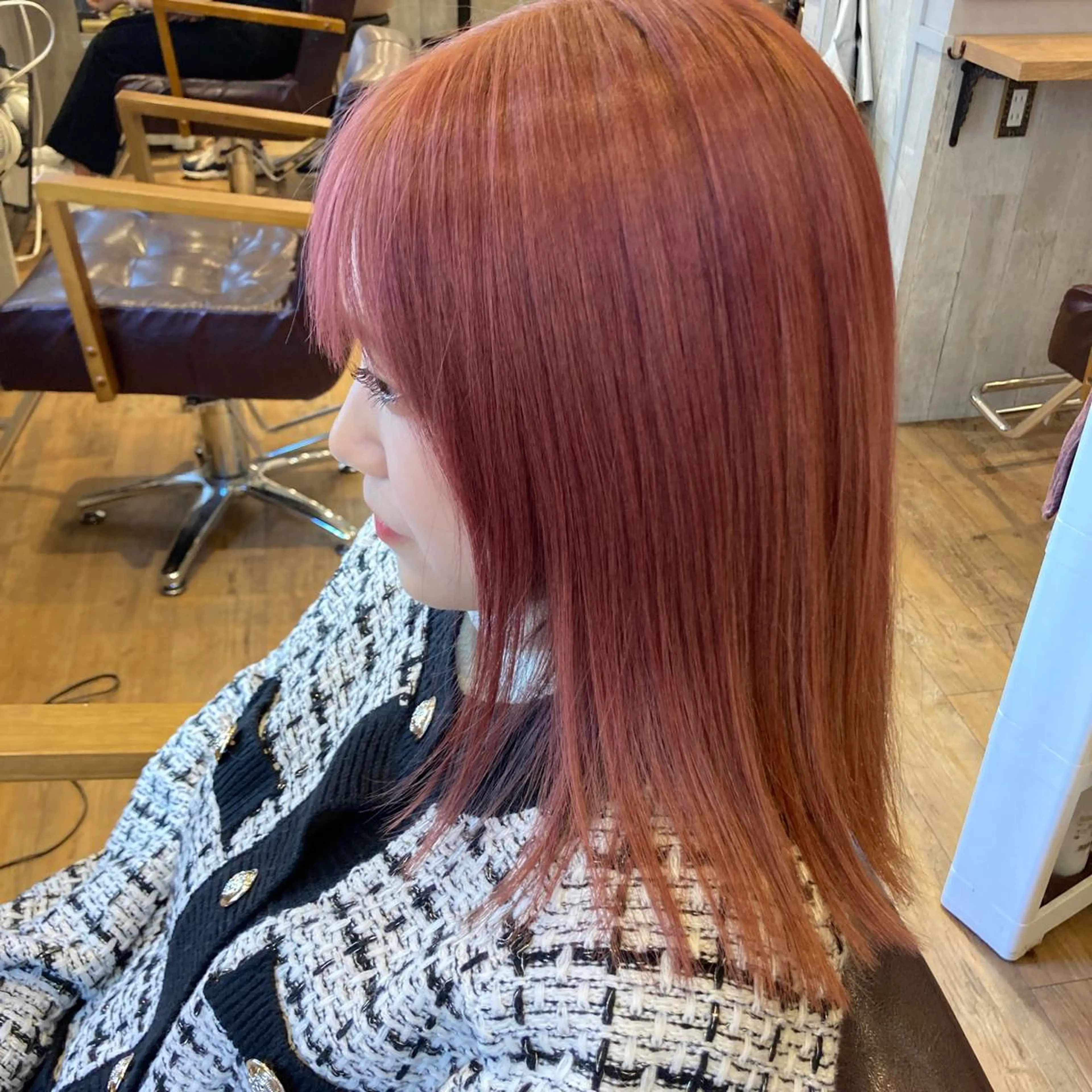 ミディアム カラー ブリーチ ピンクカラー ヘアカラー KAJI MANAMIのヘアスタイル