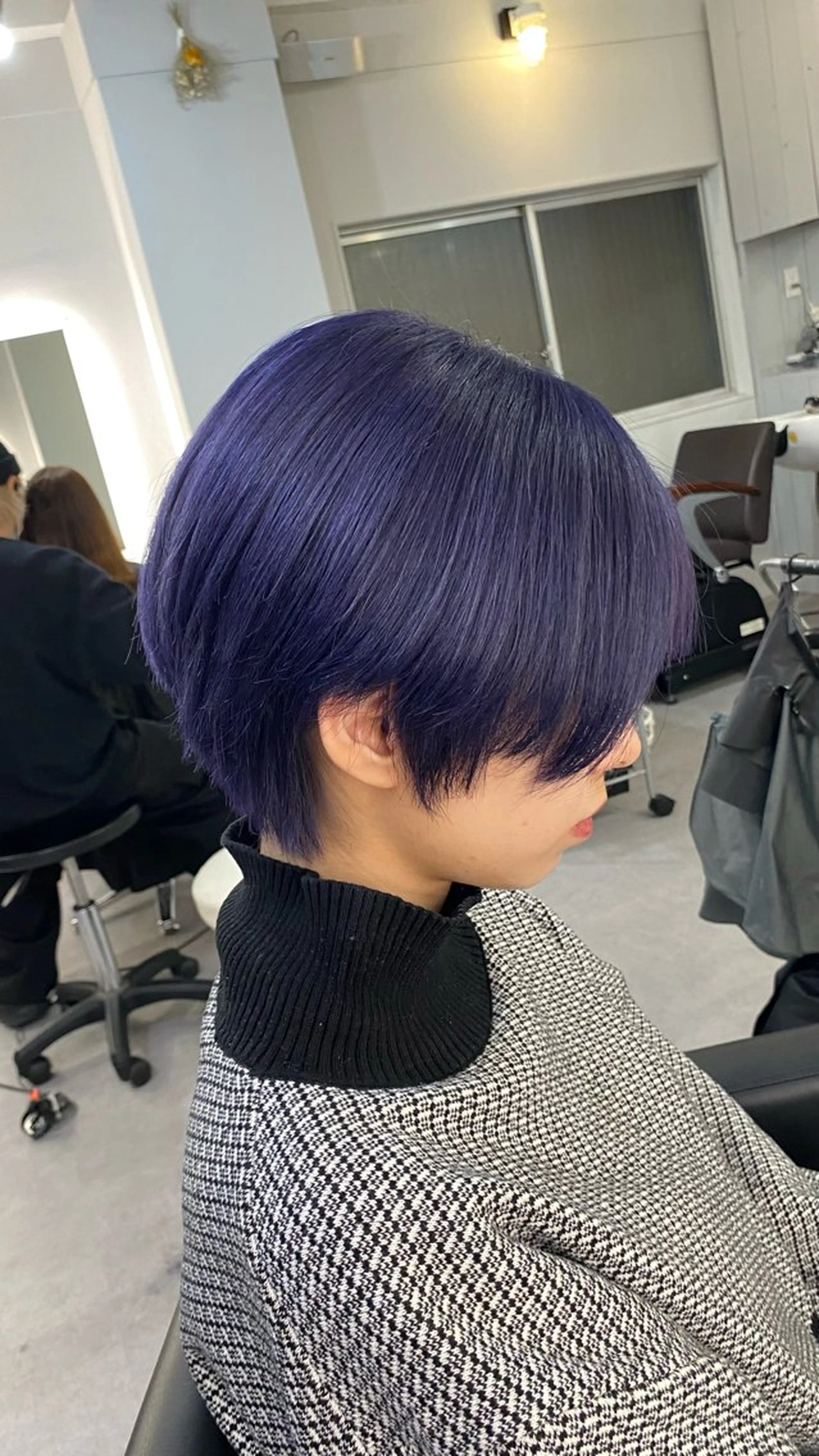 ショート カラー ブルーカラー ブルーラベンダー ダブルカラー ラベンダーカラー ショートヘア 大阪ケアブリーチ/ ミルクティーベージュのヘアスタイル