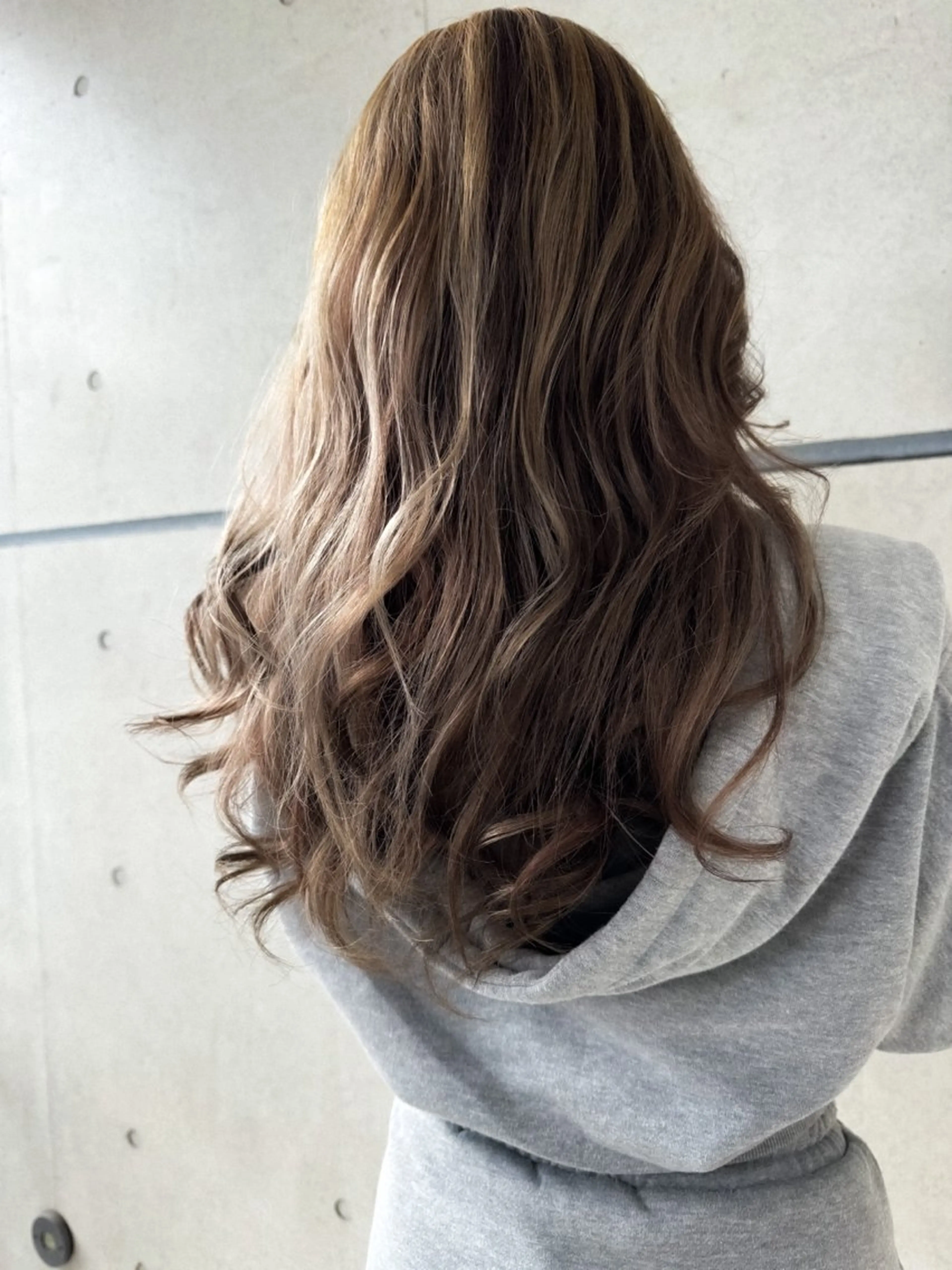 ロング カラー バレイヤージュ レイヤーカット 椎葉 祐也のヘアスタイル