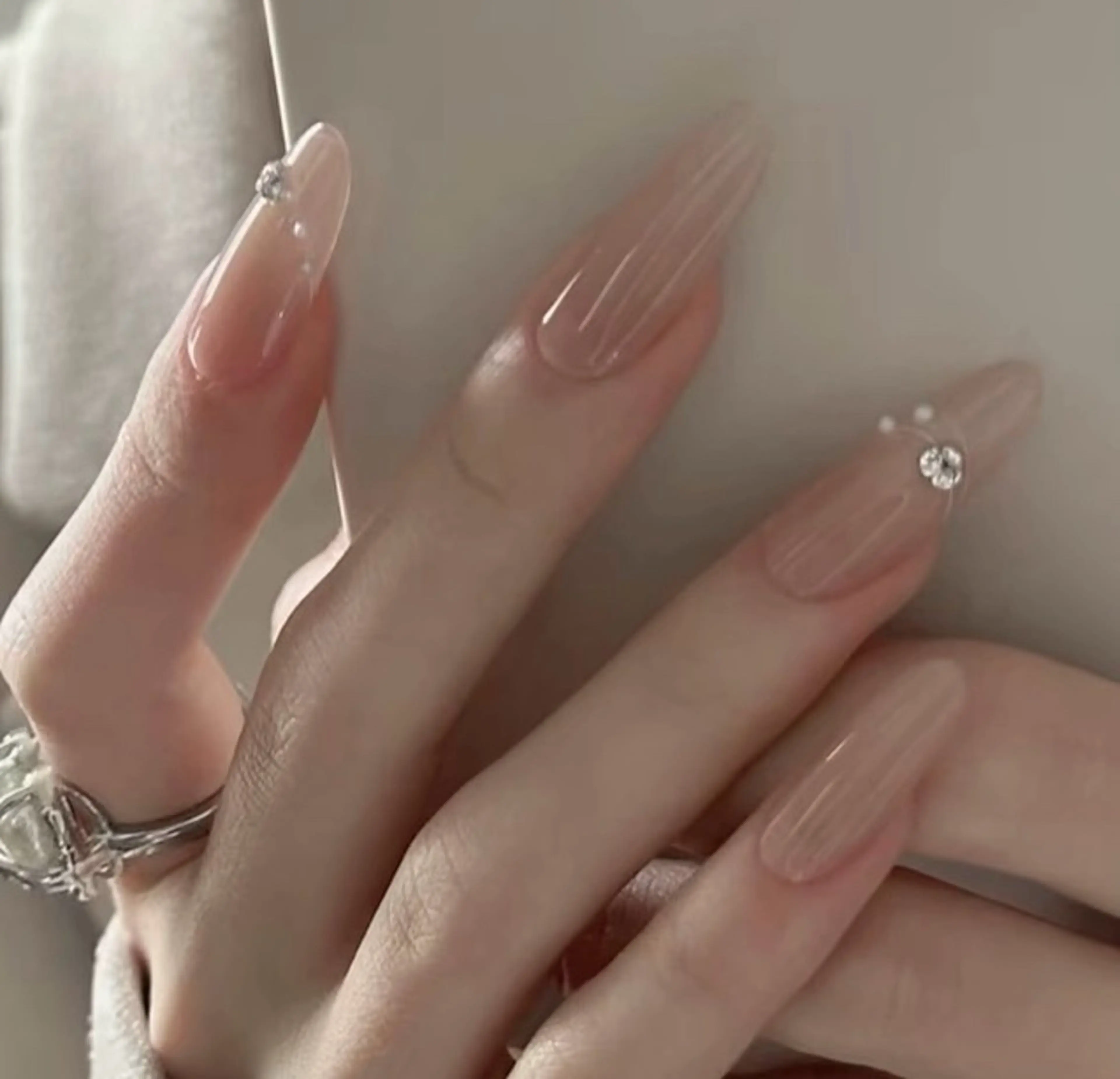 ネイル チークネイル 長さ出し フラワーネイル フレンチネイル ガーリー SunNail池袋駅 ワンホンネイルのネイルデザイン