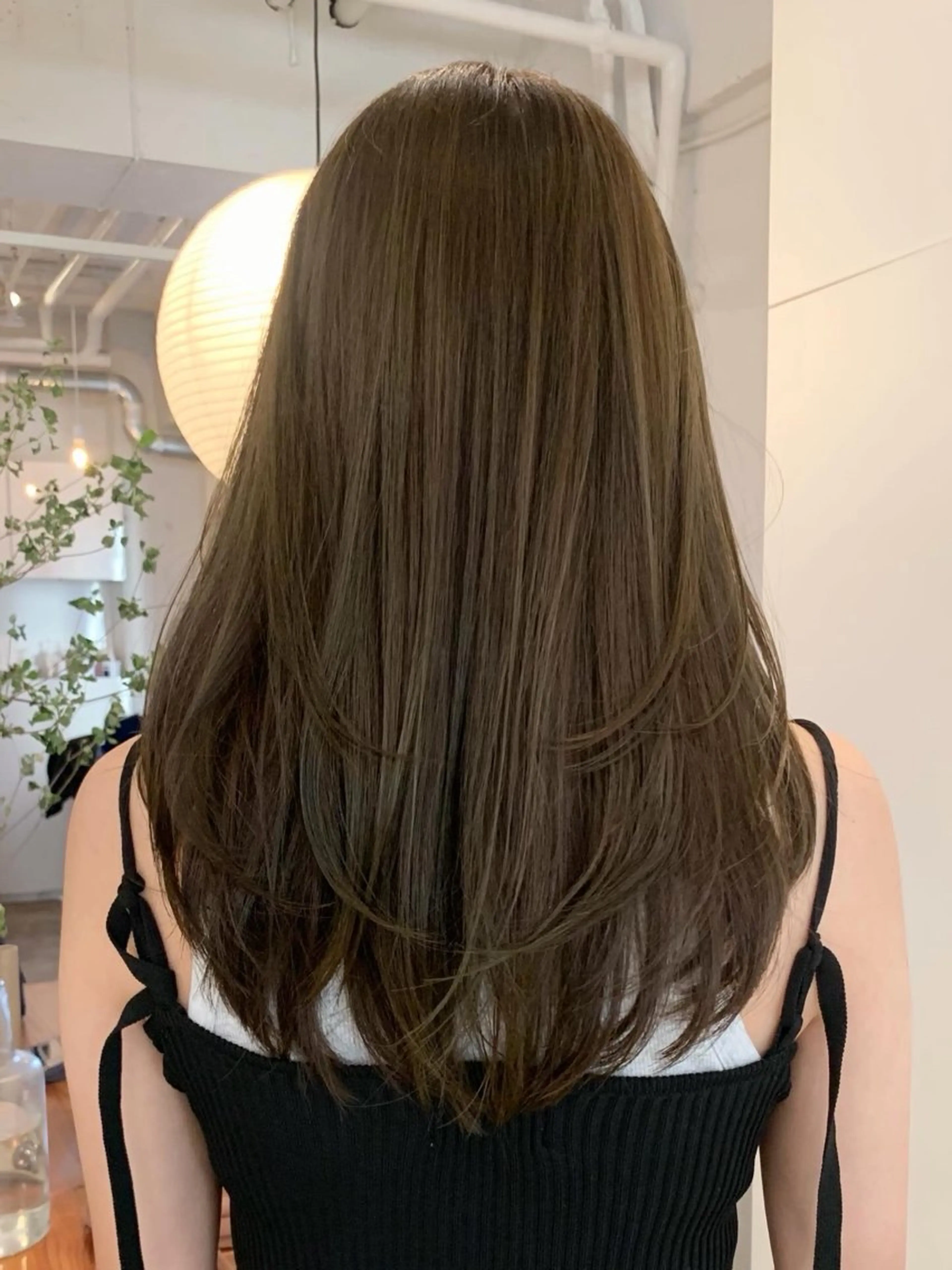 ロング カラー ロングレイヤー ベージュカラー 透明感カラー オリーブベージュ レイヤーカット カット ヘアカラー トリートメント 落合希 Olivebeigeのヘアスタイル