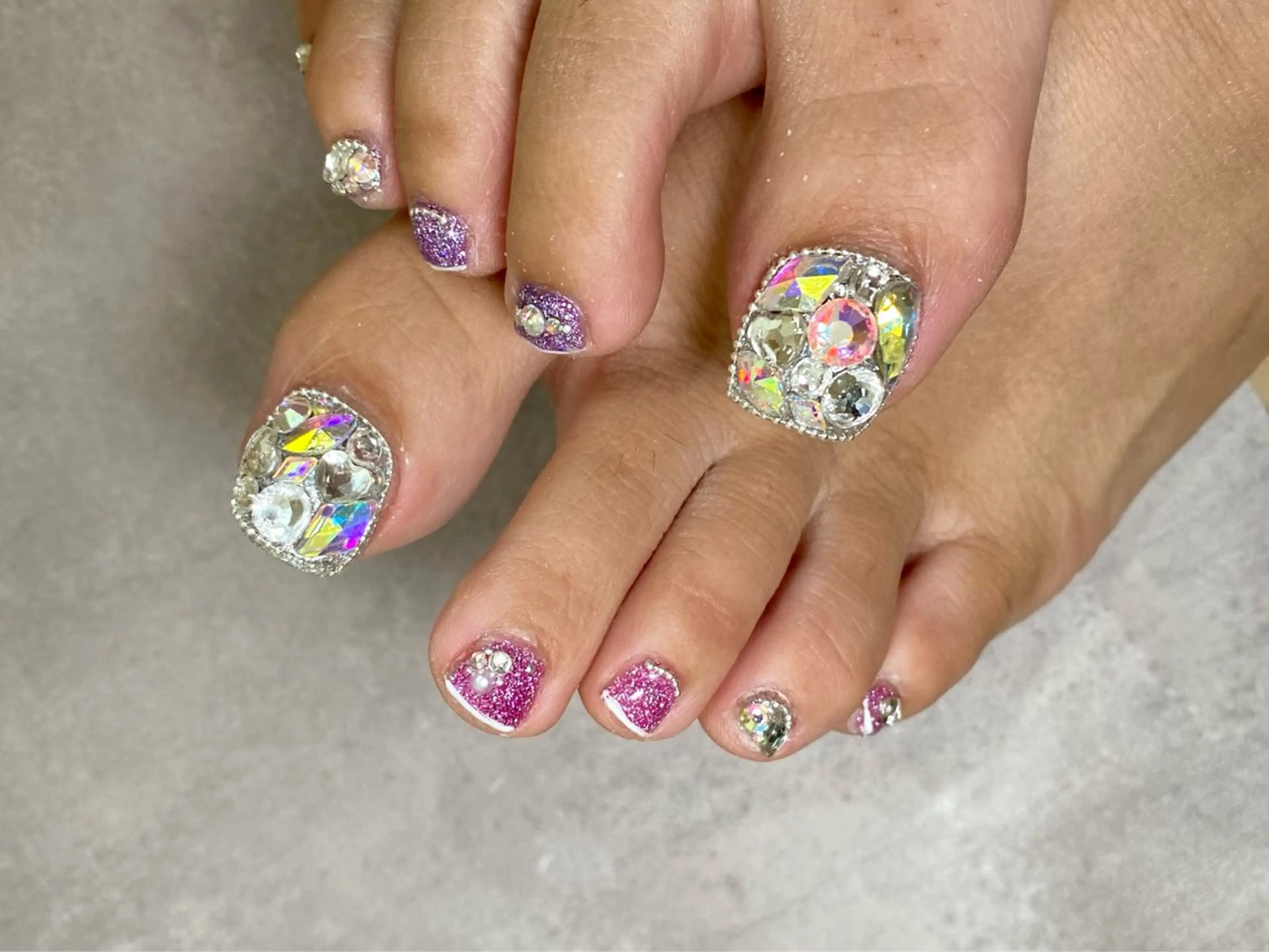 ネイル フラッシュネイル フットネイル キラキラネイル おそろいネイル フットネイル nailsalon e'clatのネイルデザイン