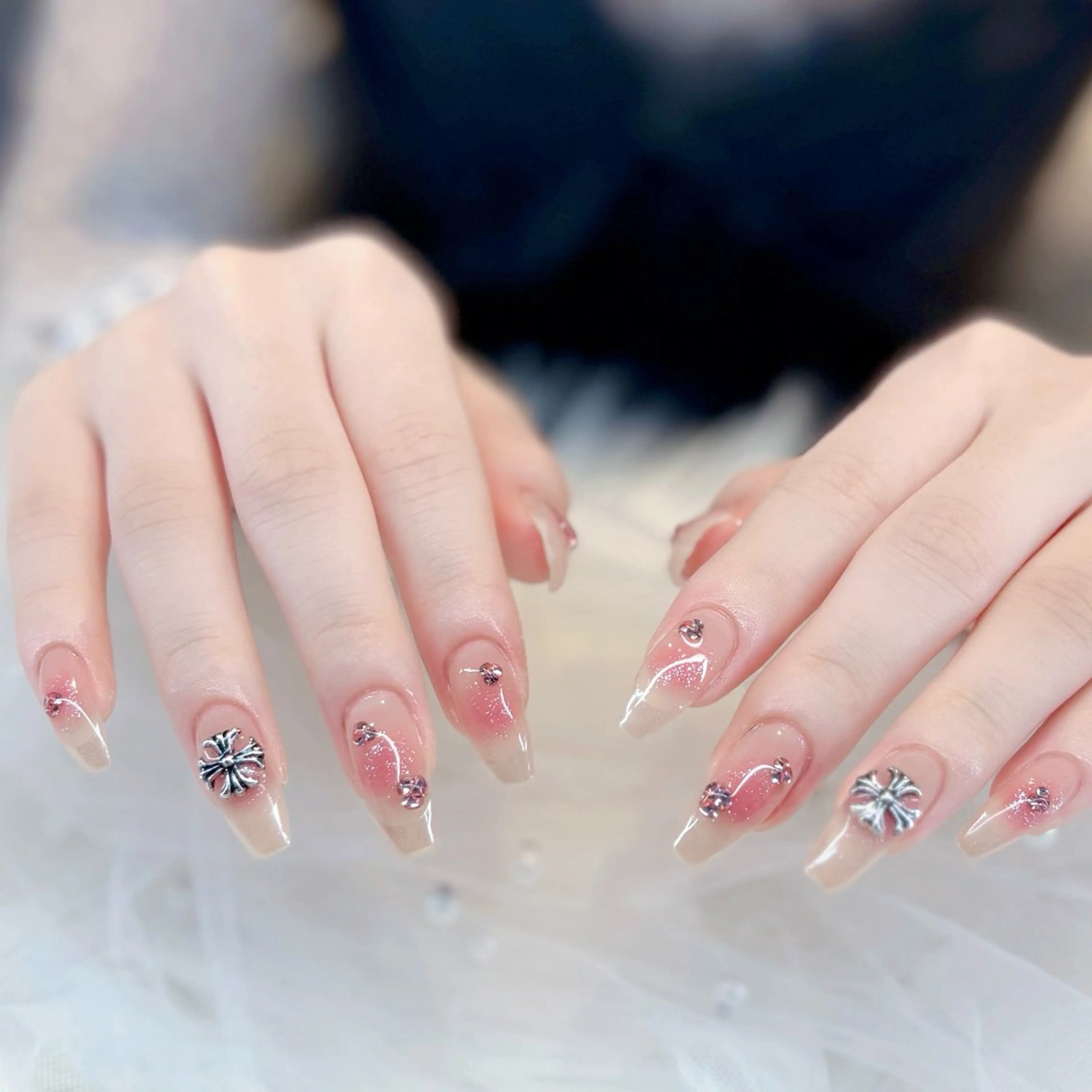 ネイル チークネイル フレンチネイル キラキラネイル ワンホンネイル Keli Nail 難波のネイルデザイン