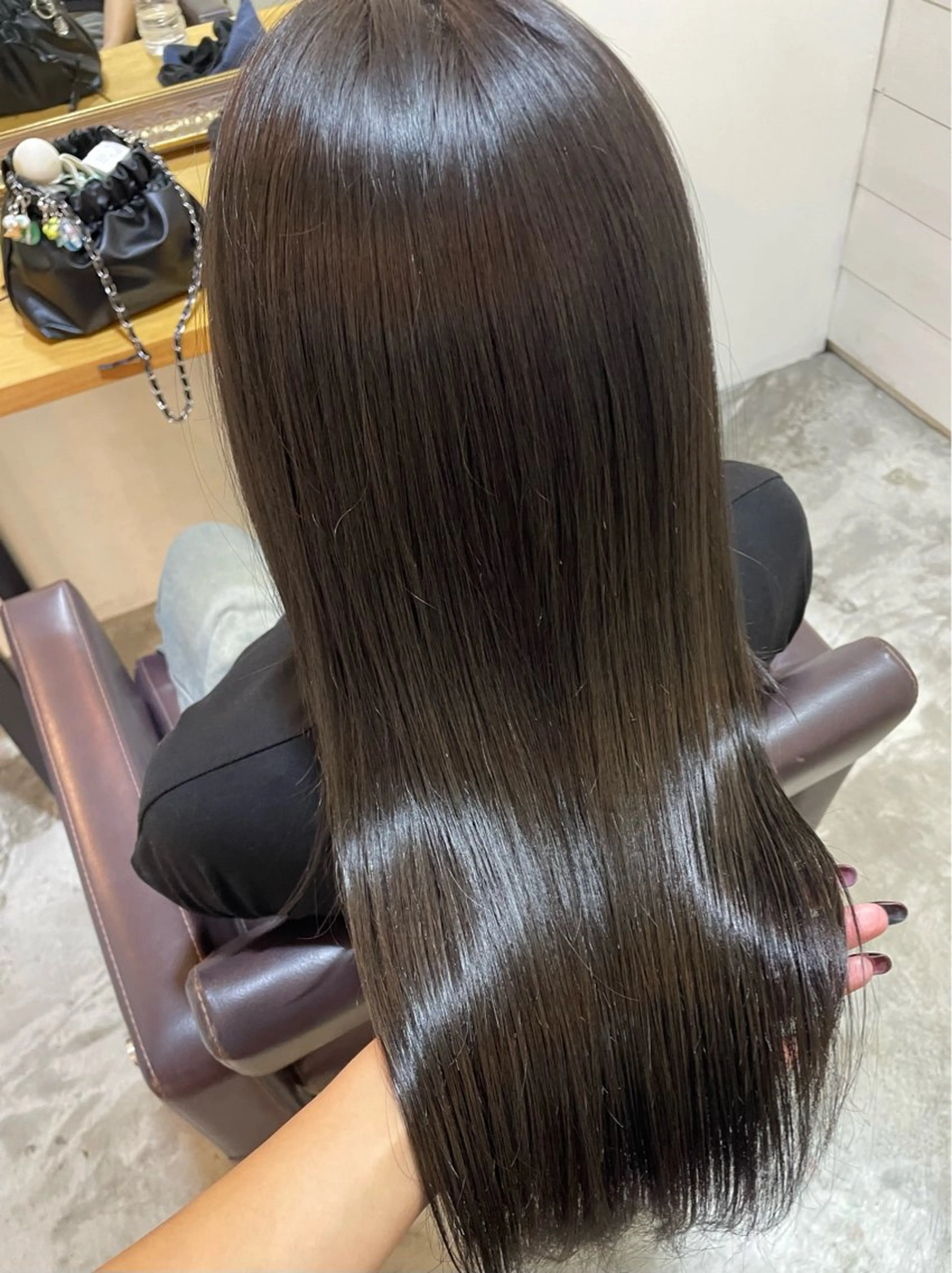 セミロング カラー オリーブグレー 艶カラー｜透明感 カラー｜レイヤーのヘアスタイル