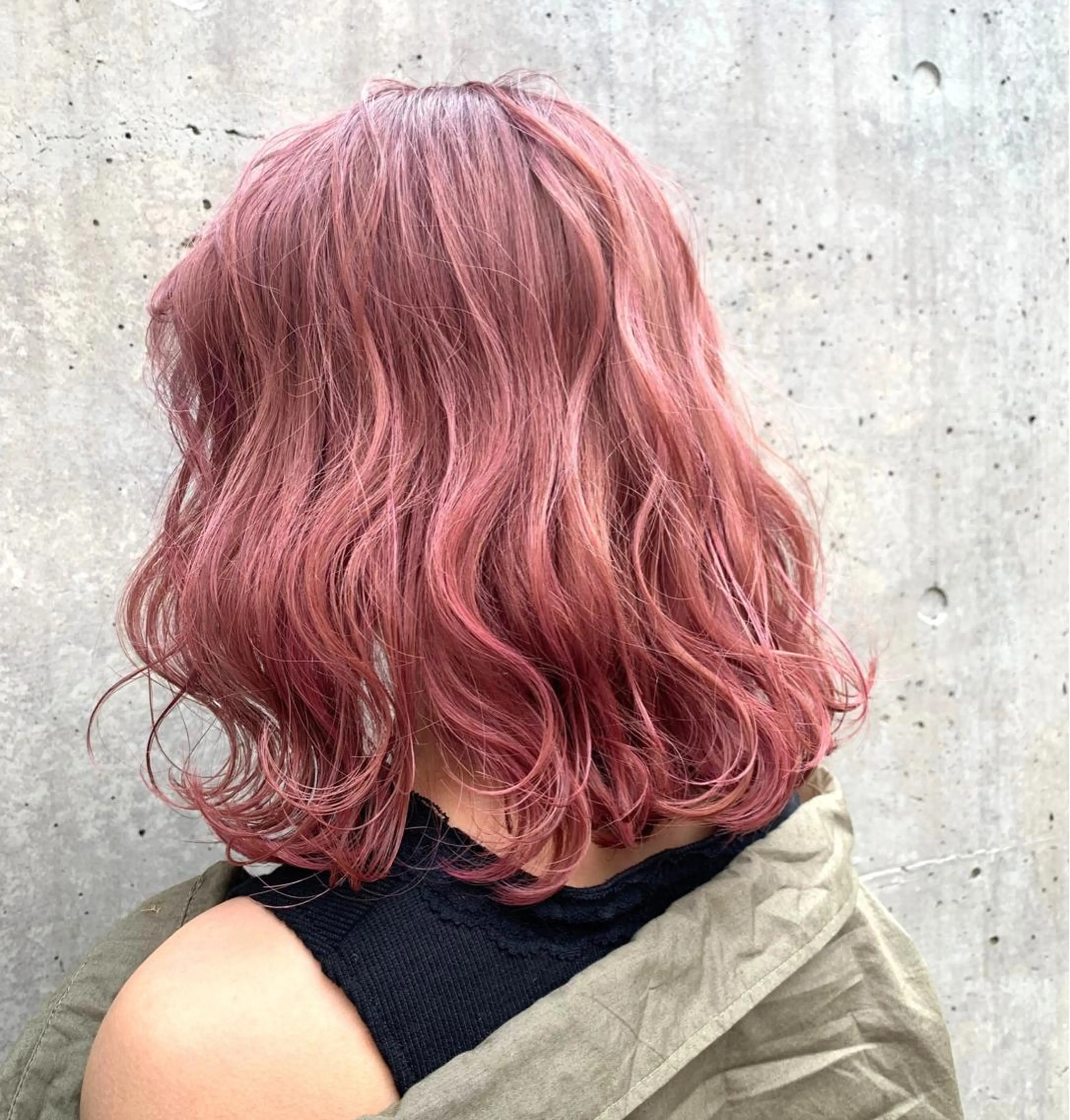 ミディアム カラー ヘアアレンジ 透明感カラー ピンクカラー バイオレットカラー 一ノ瀬 暁のヘアスタイル