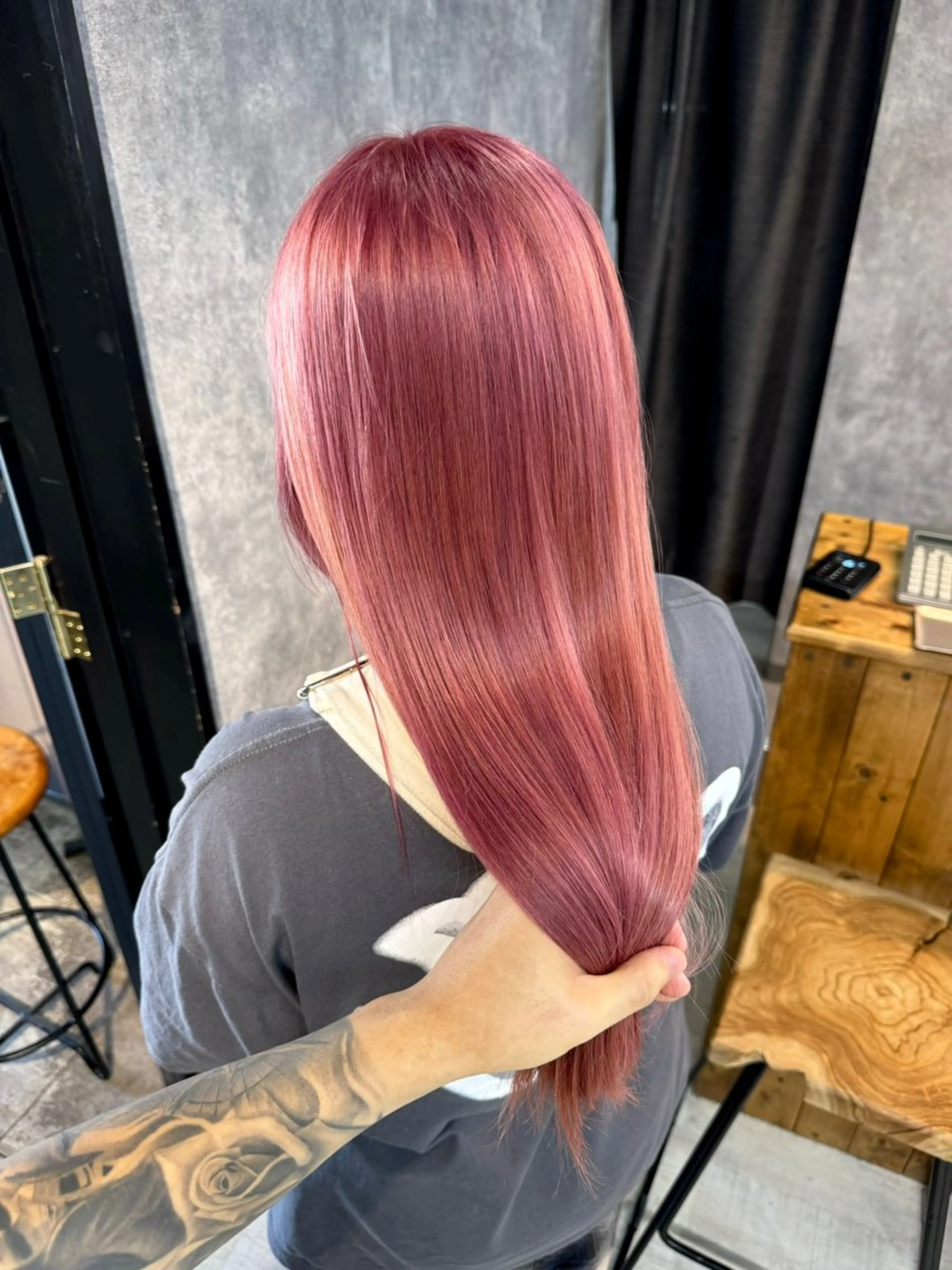 ロング カラー 切りっぱなしボブ ブリーチ ケアブリーチ イヤリングカラー ハイトーンカラー 【.ico】心斎橋/ ウルフ/飛田ゆうきのヘアスタイル