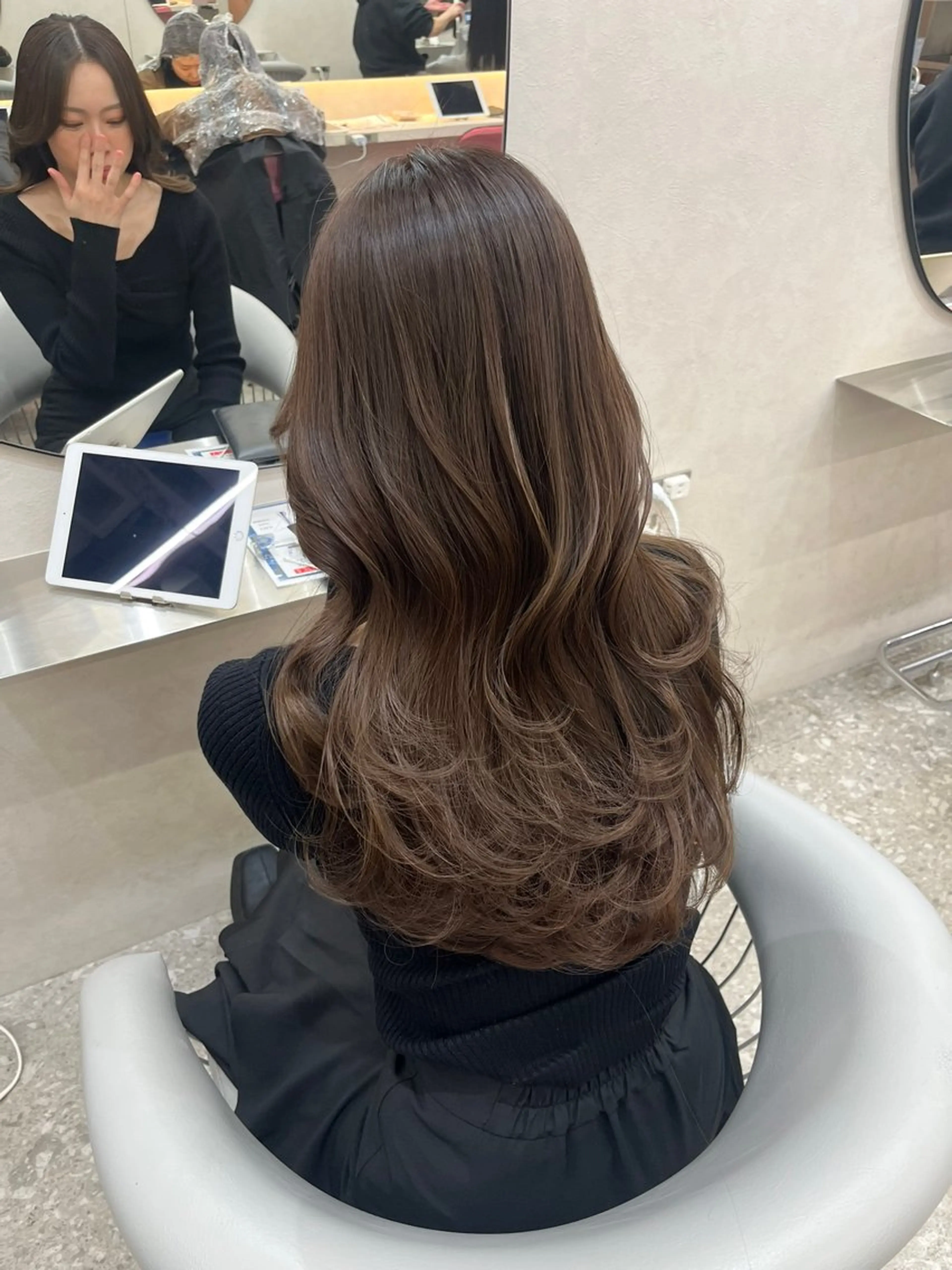 ロング カラー ベージュカラー ダブルカラー ハイレイヤー レイヤーカット ヘアカラー トリートメント 韓国ハッシュカット/ 新宿/髪質改善/岡崎のヘアスタイル