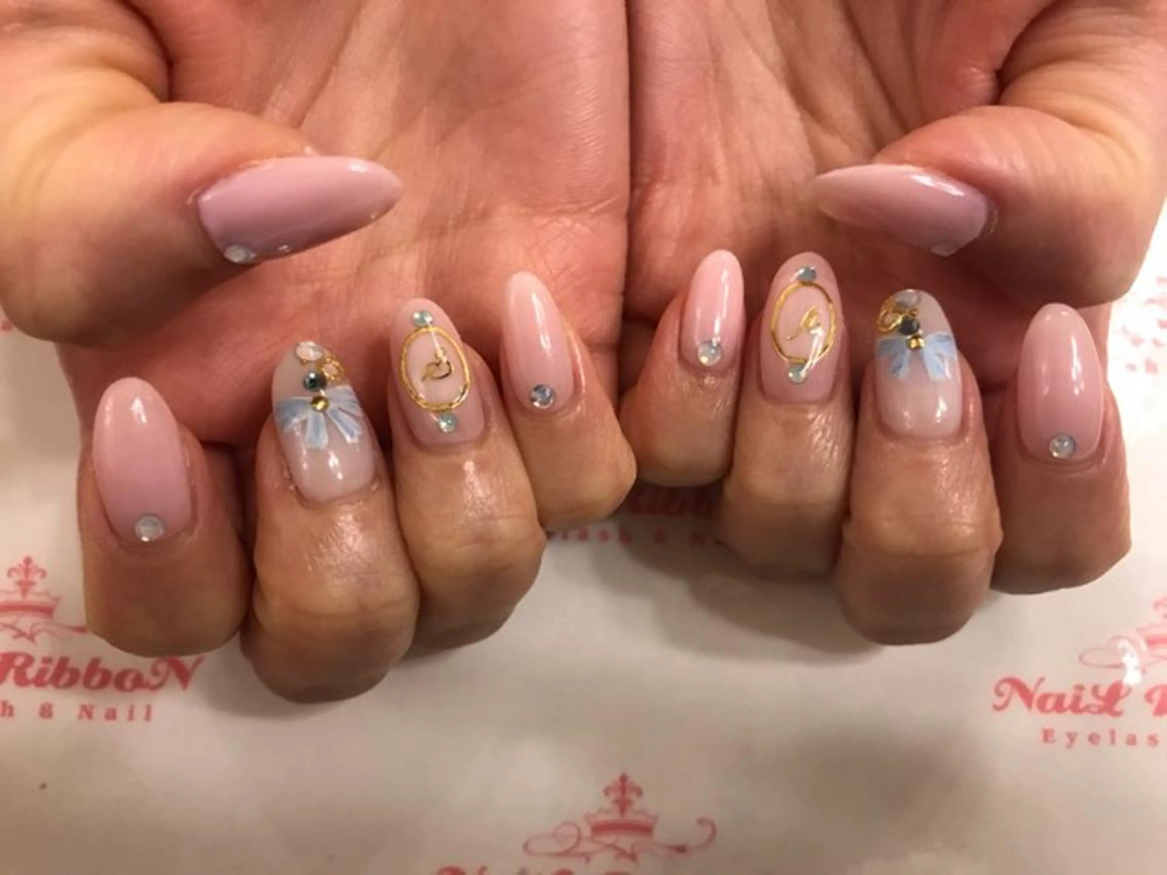 ネイル ネイルリボン 受付スタッフのネイルデザイン