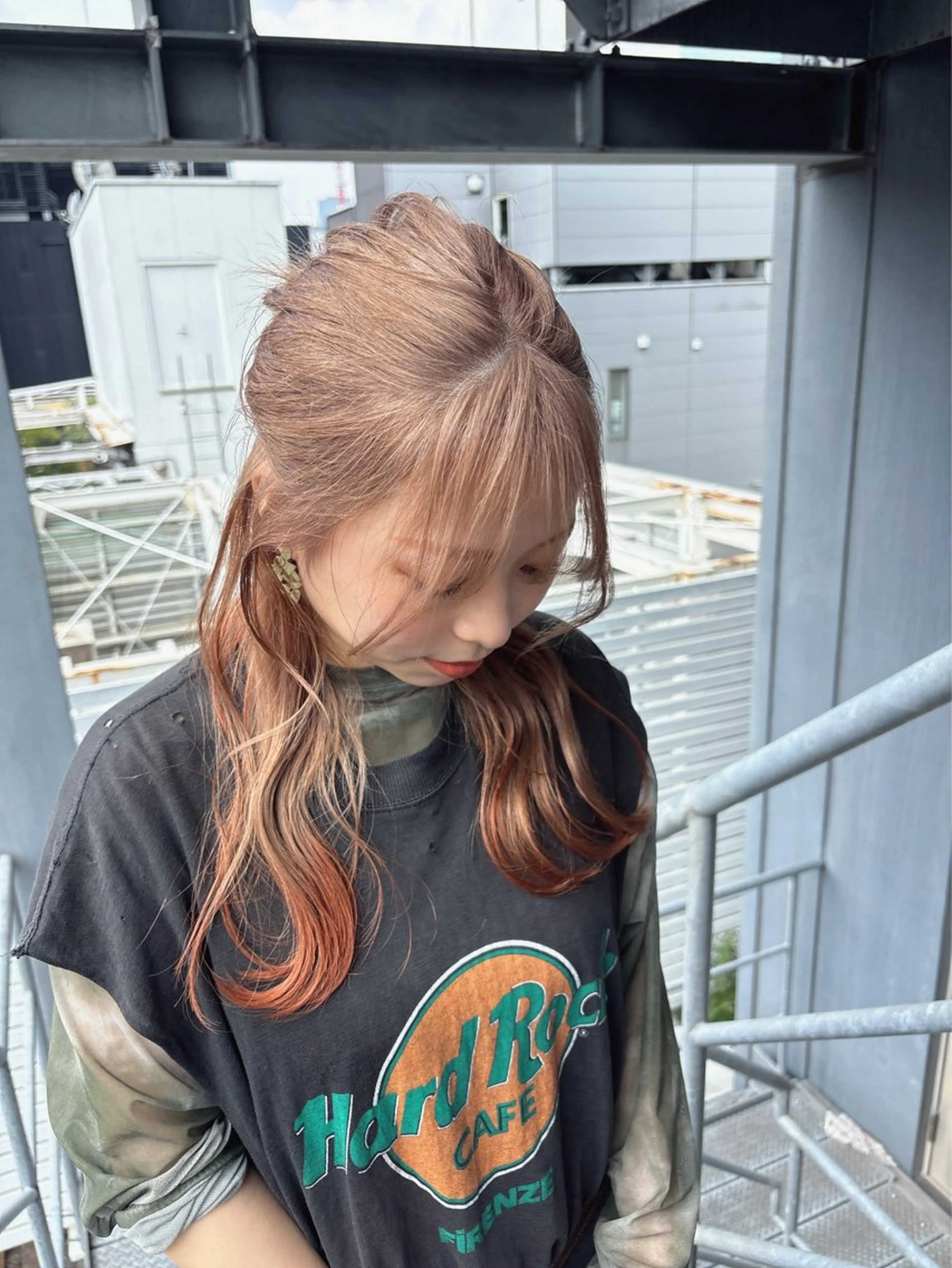 ロング カラー 狐カラー ハイトーンカラー レイヤーカット 似合わせカット‪// 鶴我万唯華のヘアスタイル