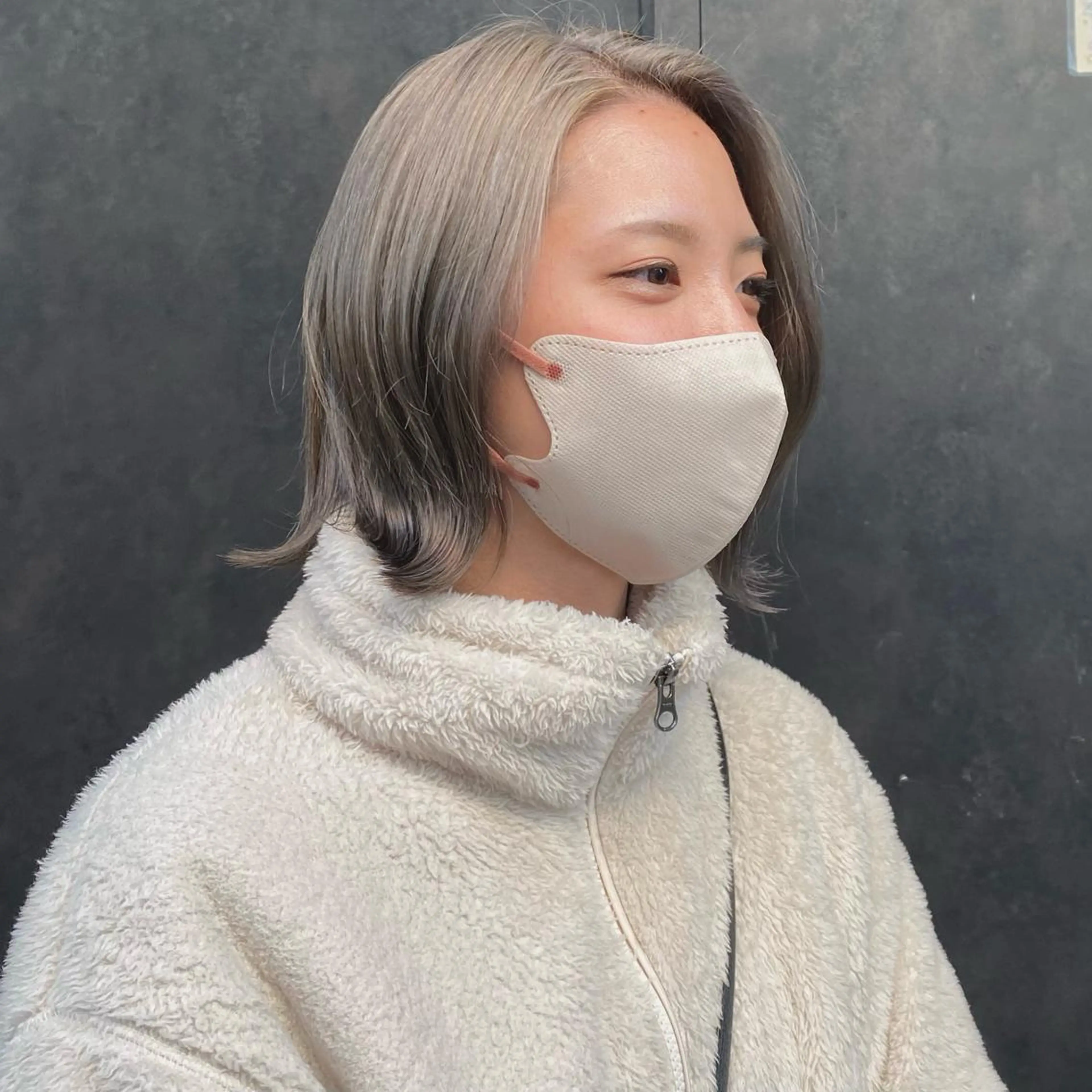 ミディアム カラー ブリーチ グレージュ ラベンダーカラー ラベンダーグレージュ ラベンダーグレー ヘアカラー 比嘉 陽のヘアスタイル