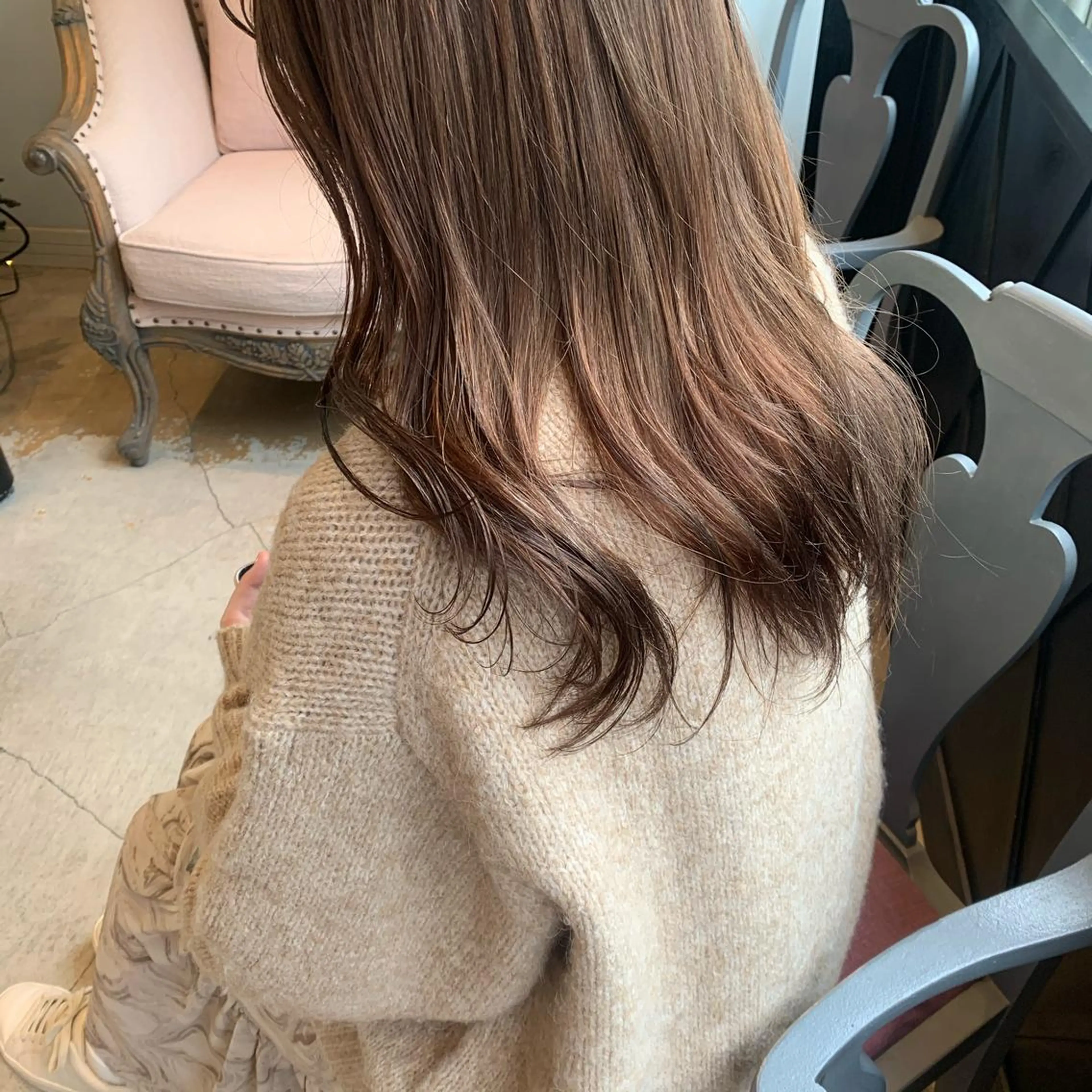ロング SAKINO. ベージュカラーのヘアスタイル