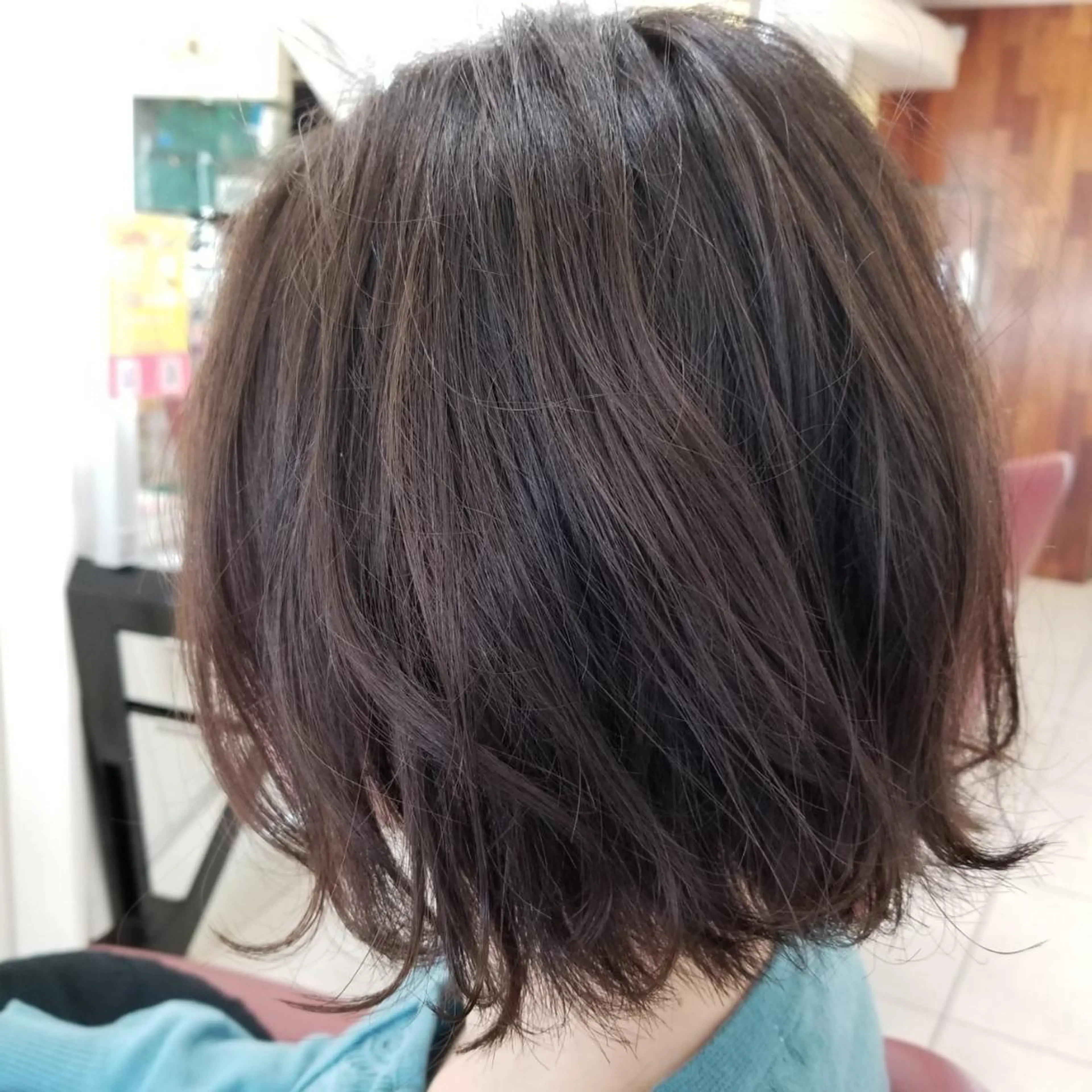 ミディアム カラー 瀬川 茉衣子のヘアスタイル