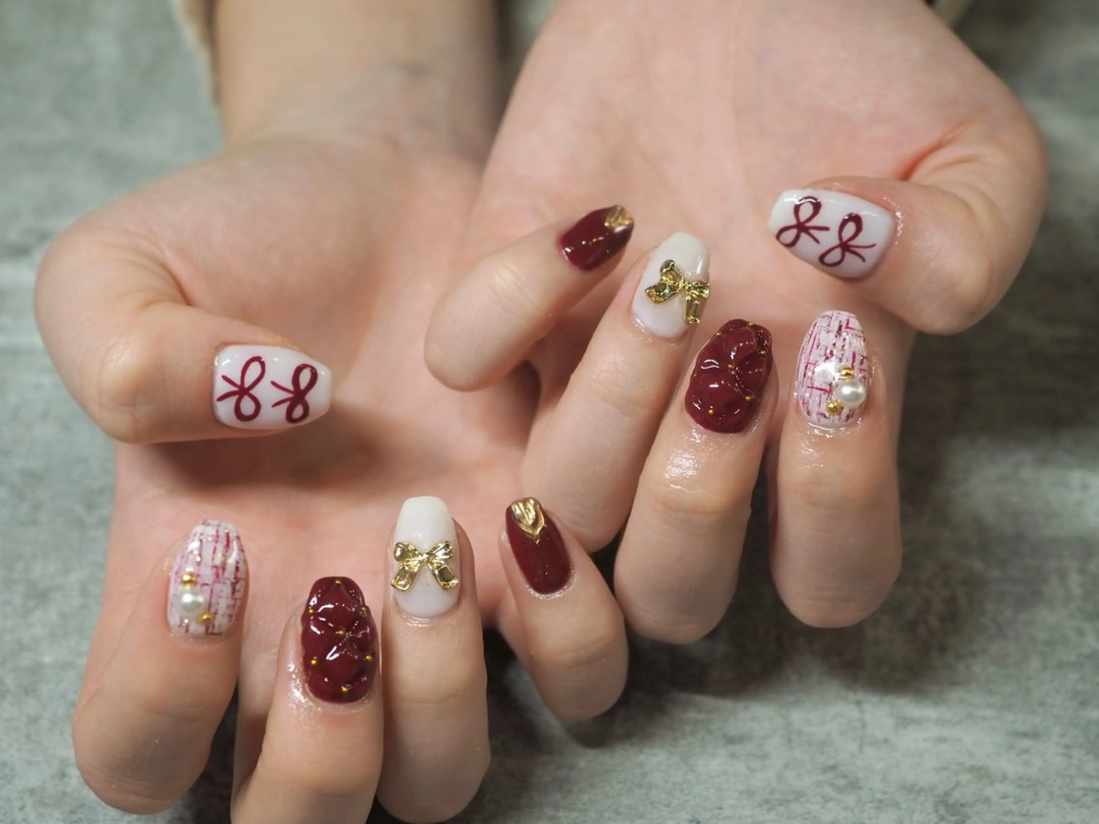 ネイル ボルドー ゴールド 冬ネイル クリスマス glaNje shioriのネイルデザイン