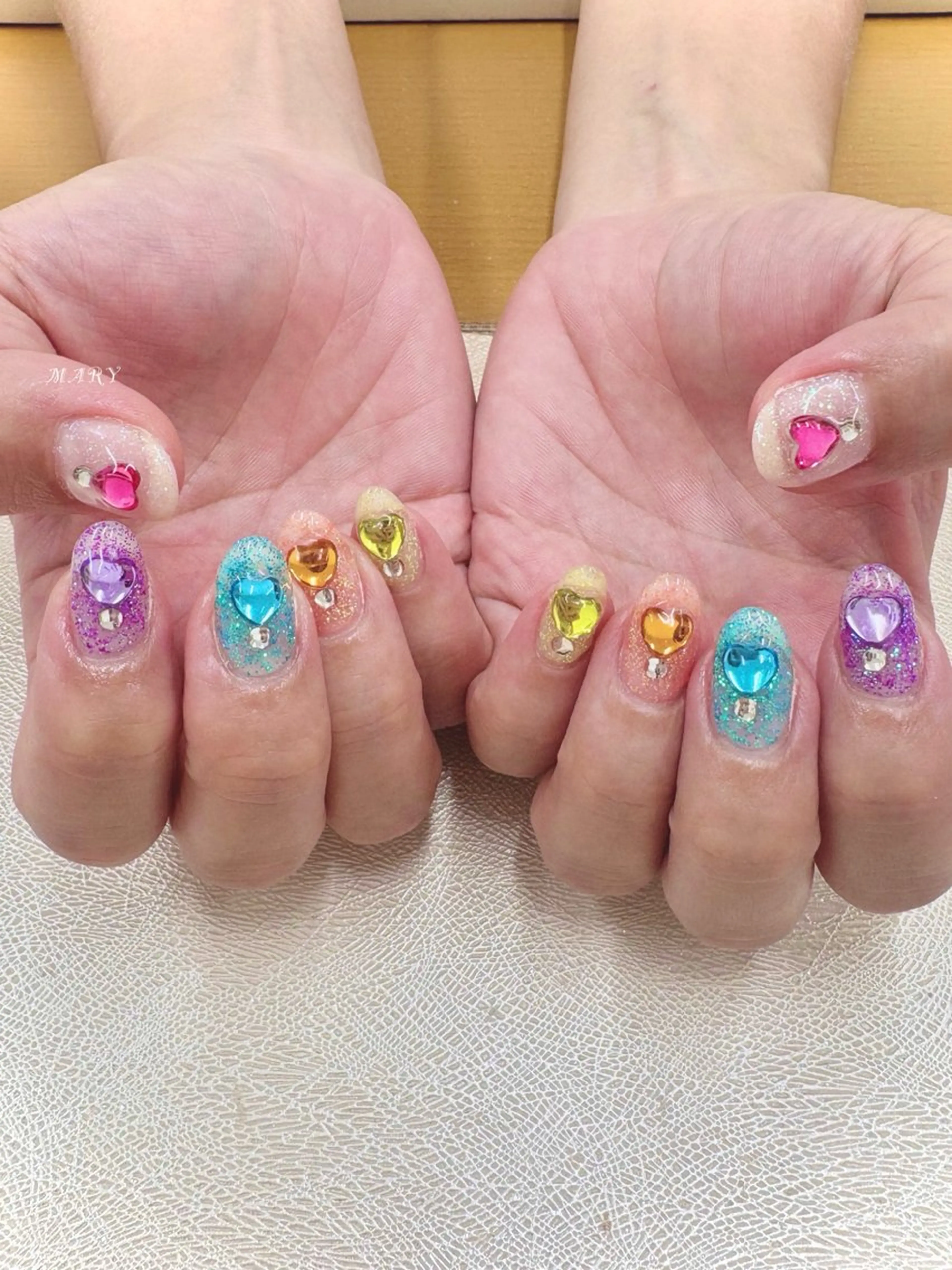 ネイル ハート キラキラネイル ラメ(グリッター) ニュアンスネイル ハンドネイル Mary nail所属・Mary nail .narumiのネイルデザイン