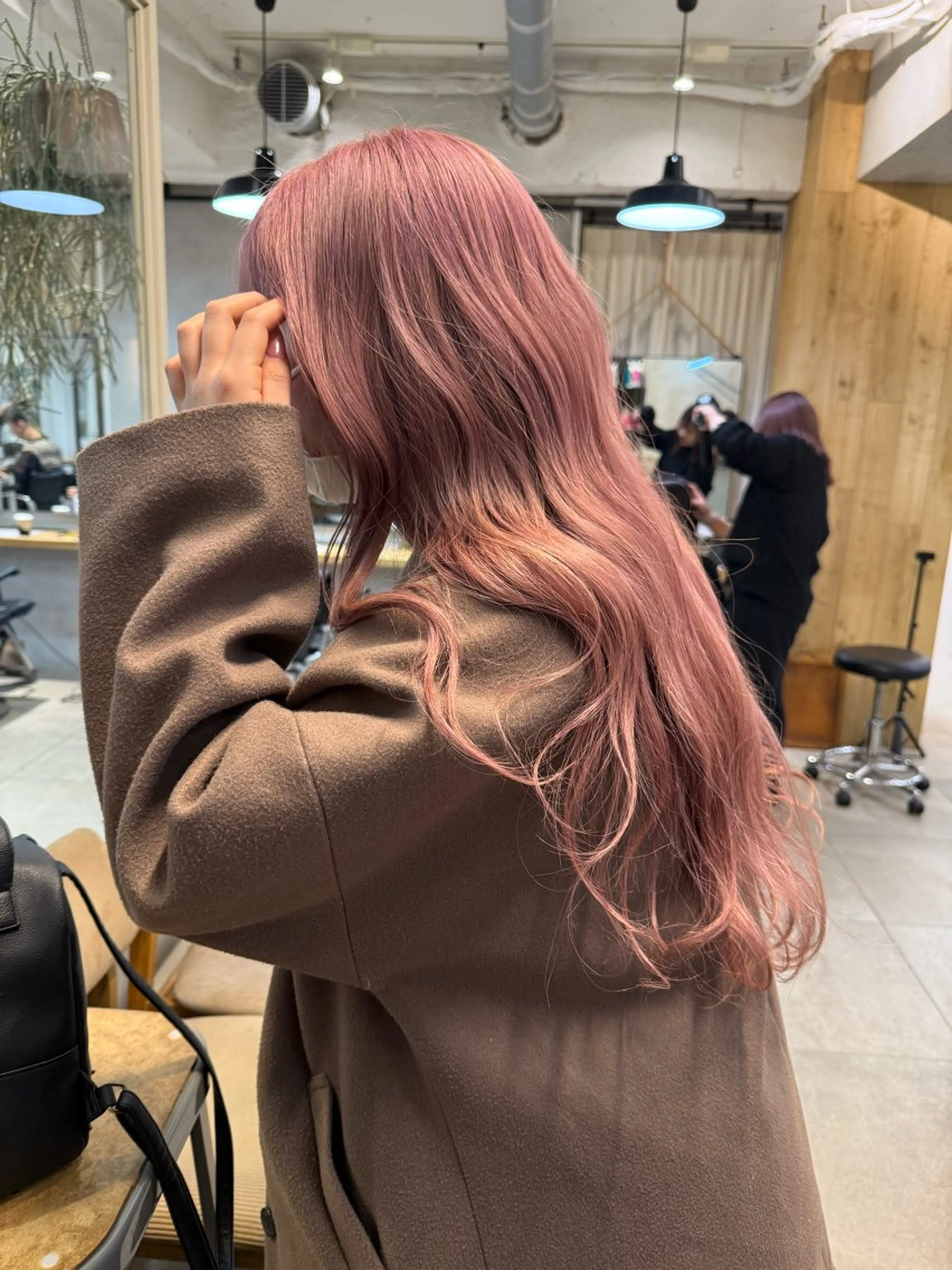 ロング カラー ミルクティー× グレージュMOMOのヘアスタイル