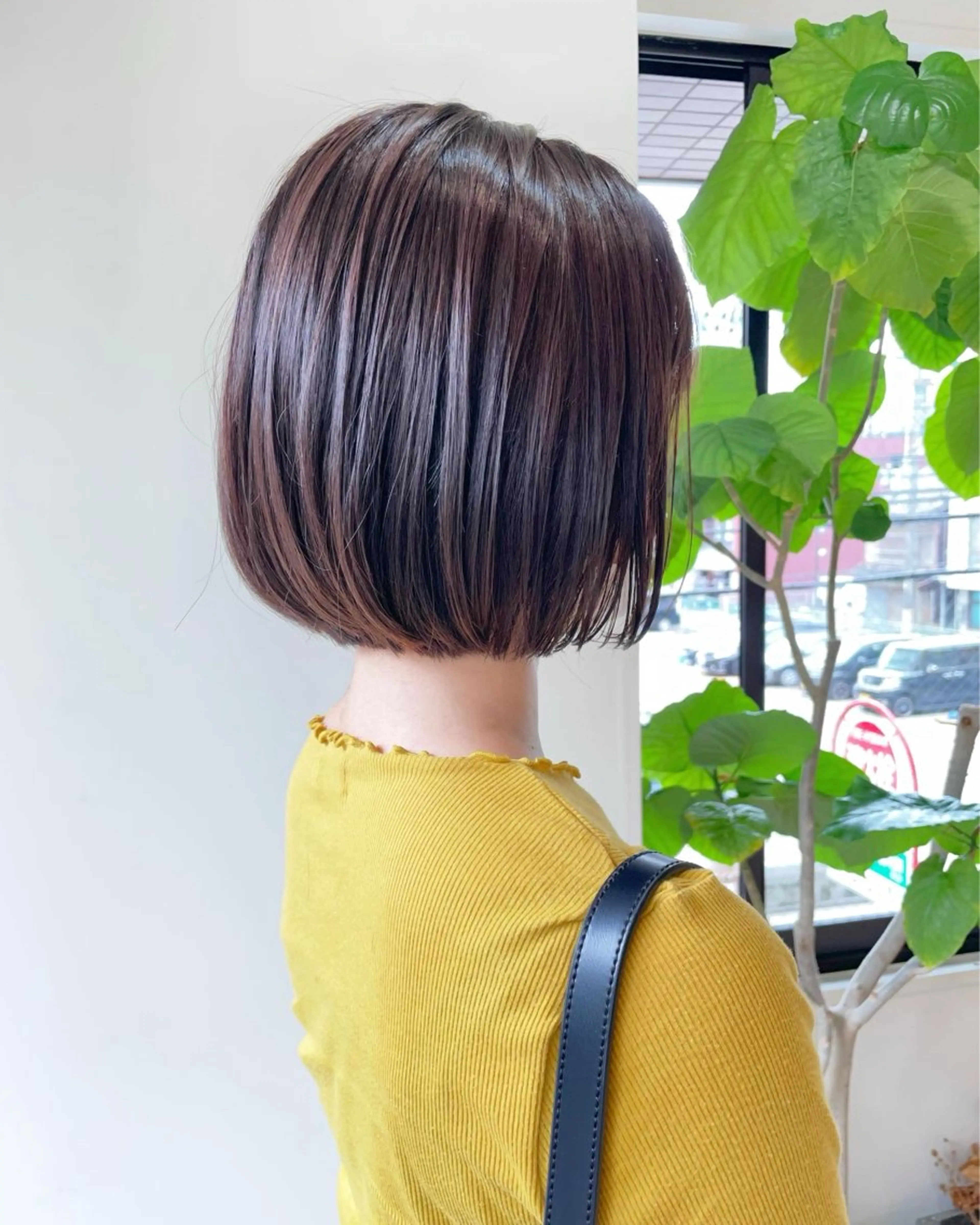 ショート ボブ 今枝莉菜 上品なツヤカラーのヘアスタイル