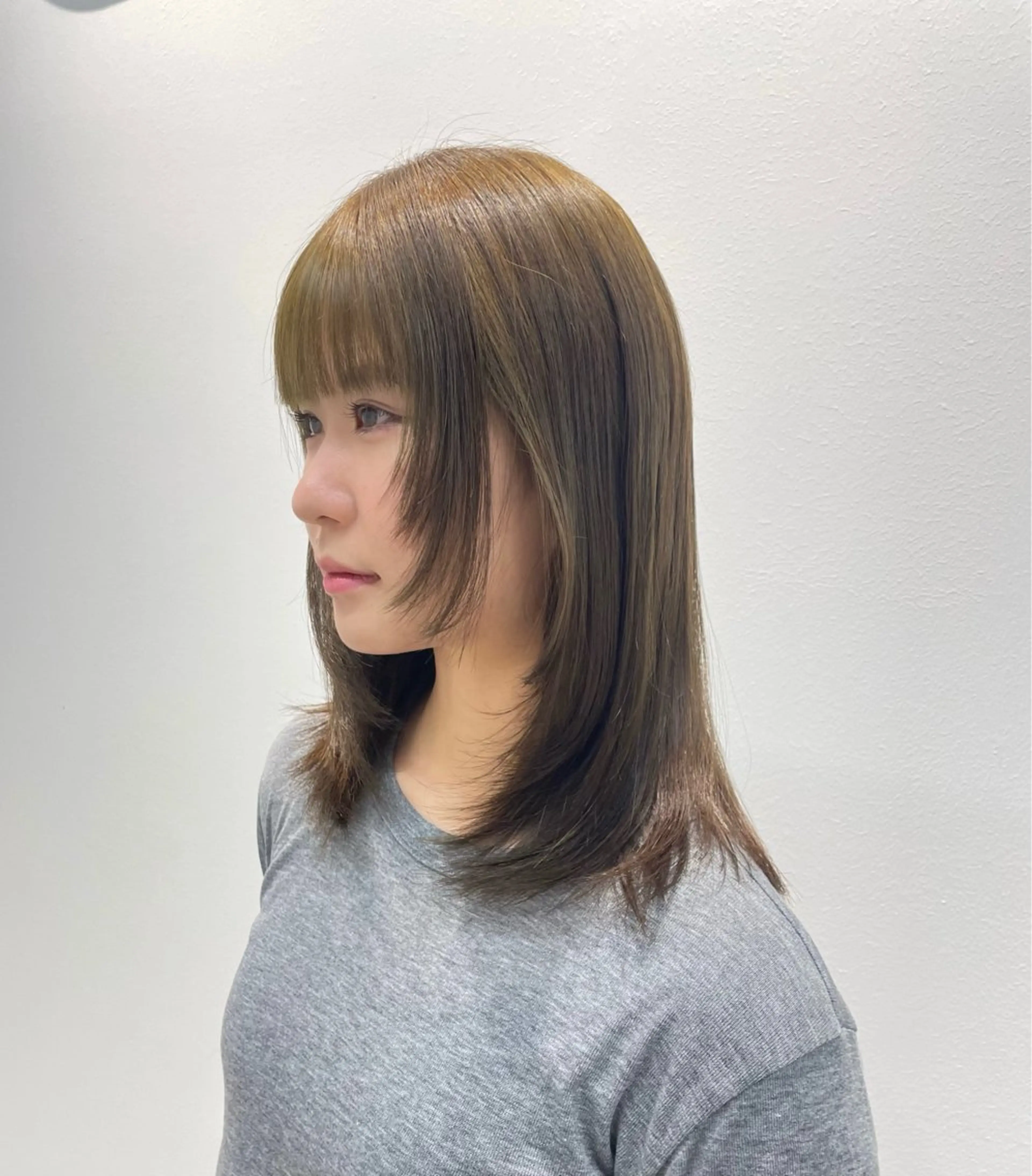 カラー ベージュカラー ブリーチ 透明感カラー ブリーチなしカラー オリーブベージュ カット ヘアカラー トリートメント H I ＮＡのヘアスタイル