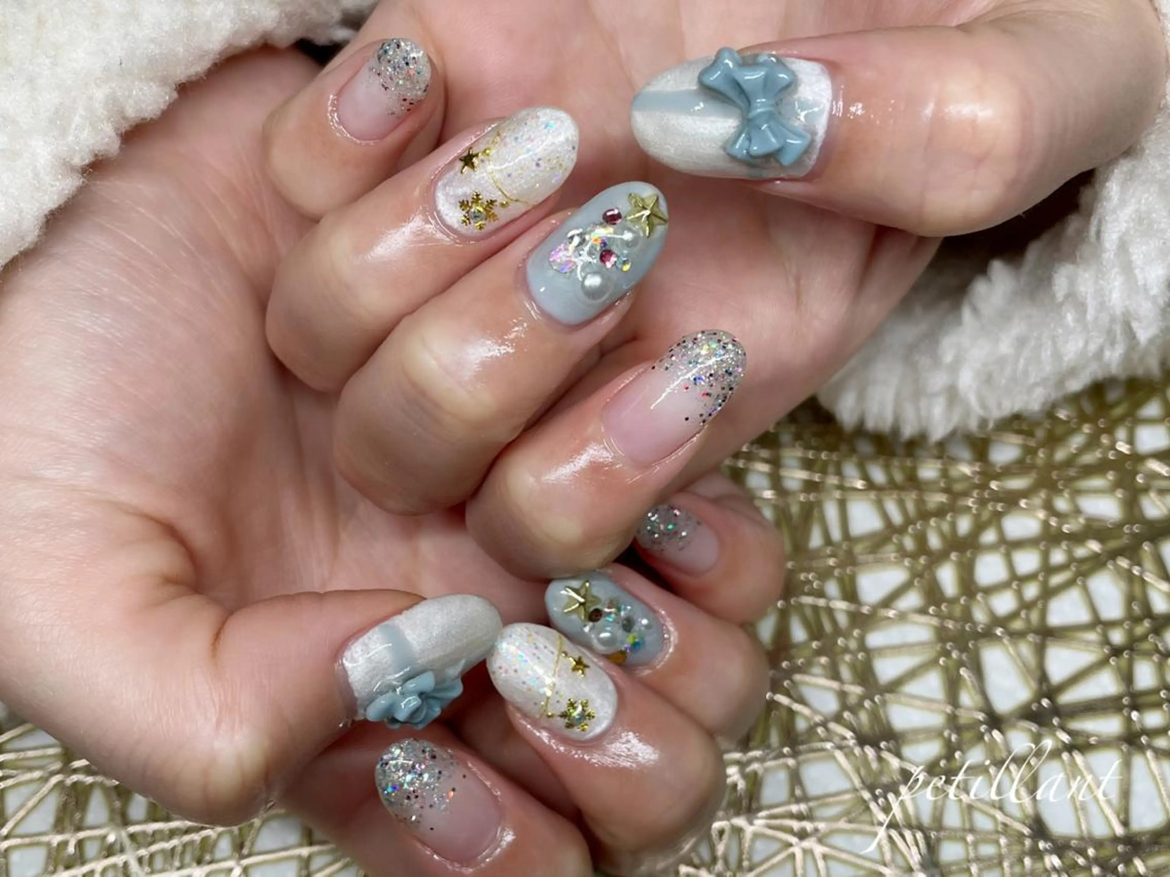 ネイル アートネイル ブルー フットネイル キラキラネイル 冬ネイル nail salon petillantのネイルデザイン